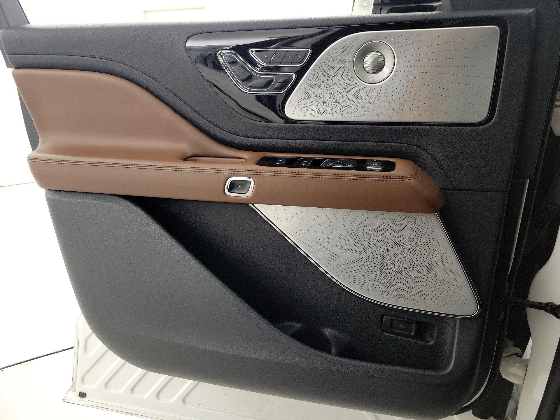 Thumbnail: 2022 Lincoln Aviator - 12
