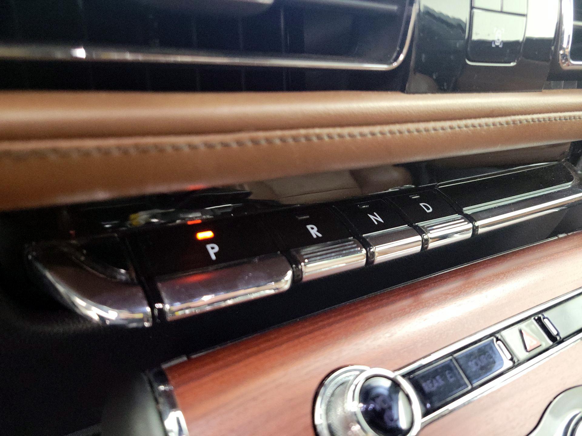 Thumbnail: 2022 Lincoln Aviator - 17