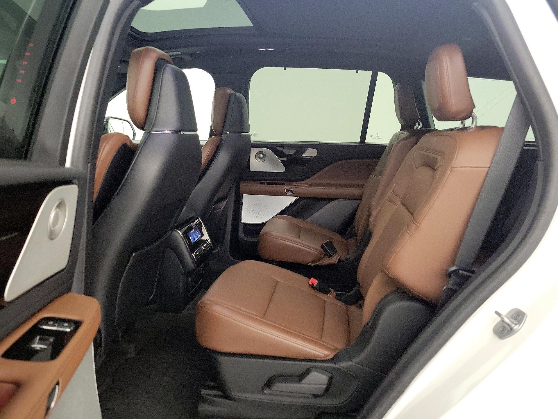 Thumbnail: 2022 Lincoln Aviator - 19