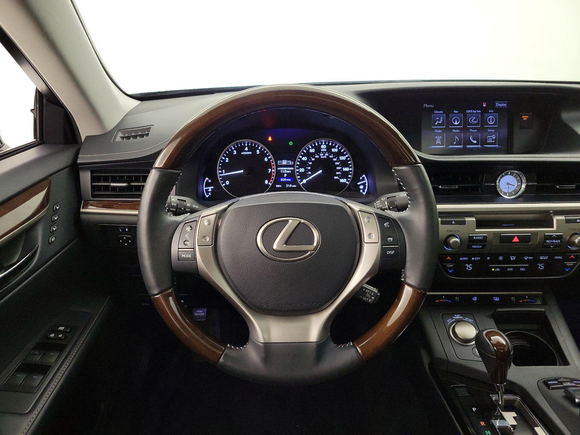Thumbnail: 2015 Lexus ES - 10