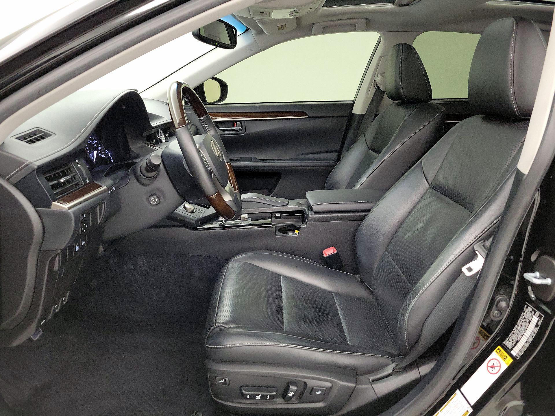 Thumbnail: 2015 Lexus ES - 11