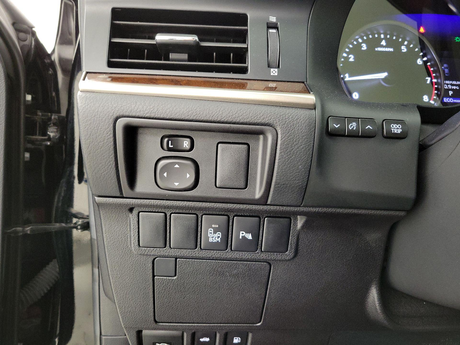 Thumbnail: 2015 Lexus ES - 13