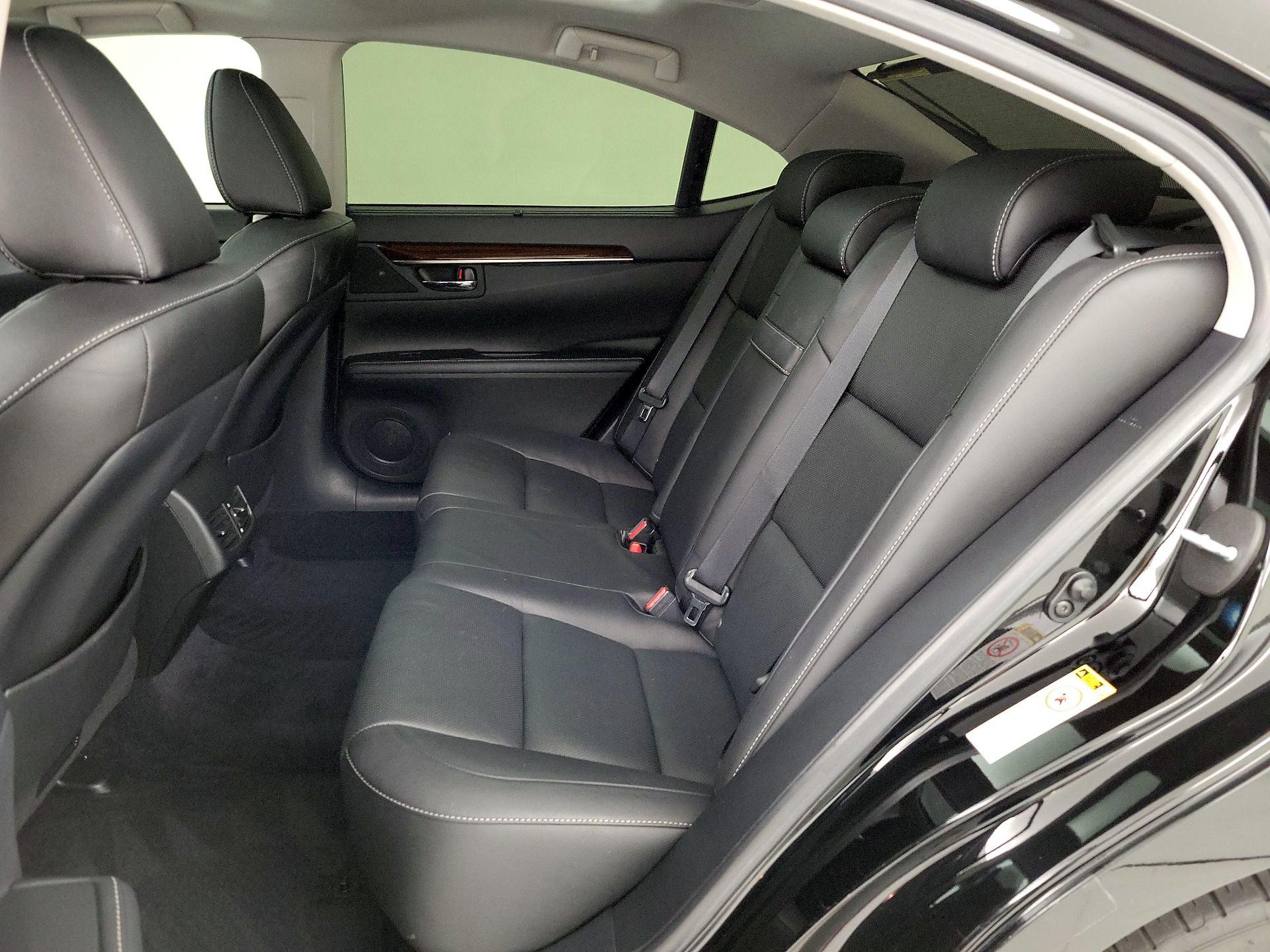 Thumbnail: 2015 Lexus ES - 20