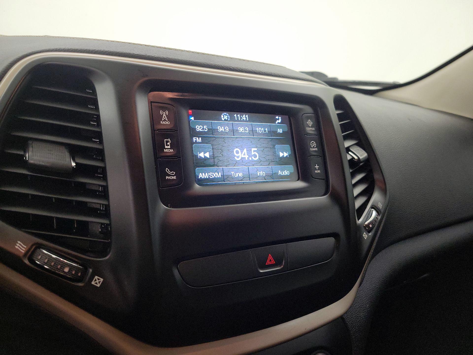Thumbnail: 2016 Jeep Cherokee - 15