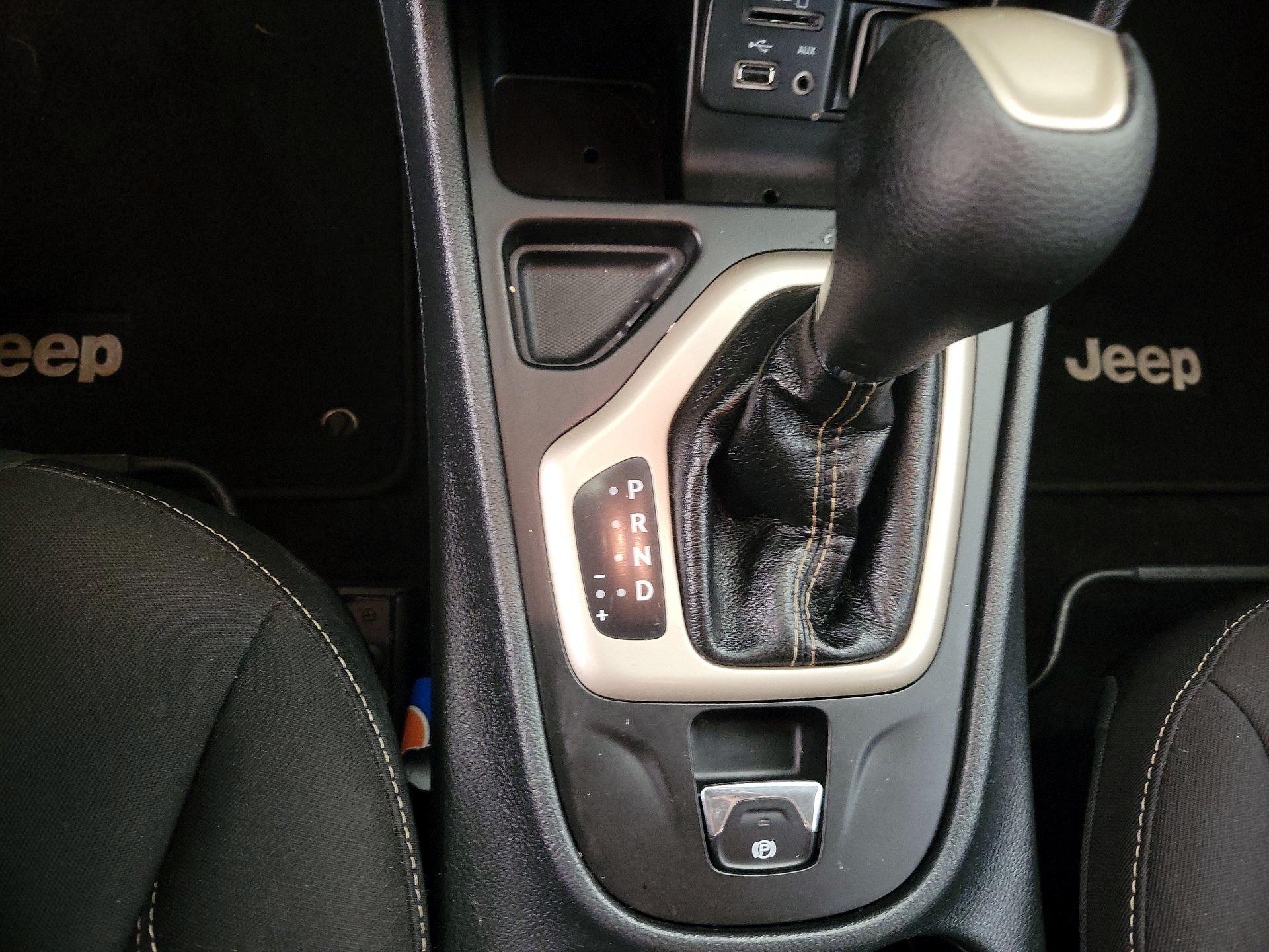 Thumbnail: 2016 Jeep Cherokee - 17
