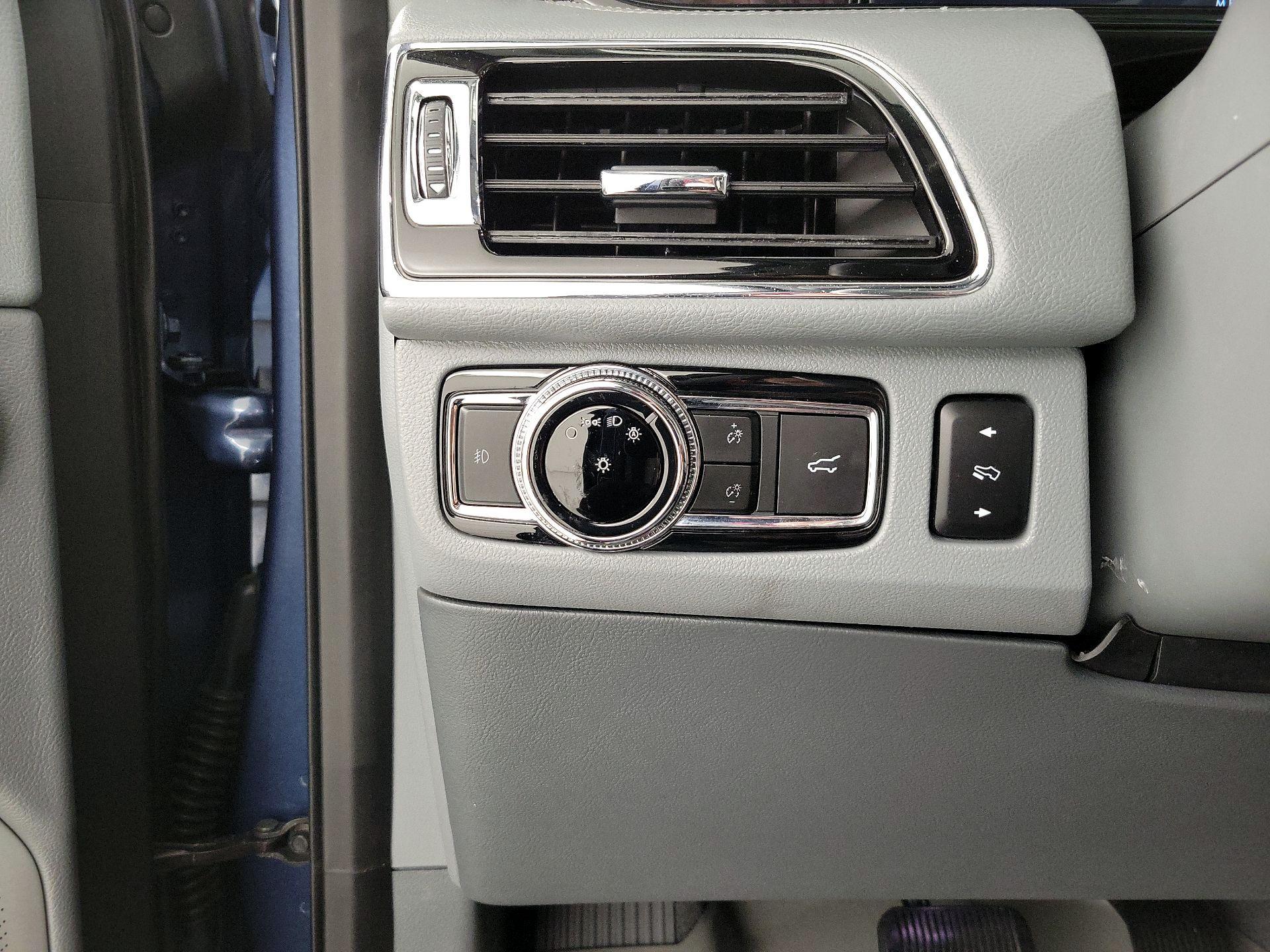 Thumbnail: 2018 Lincoln Navigator - 13