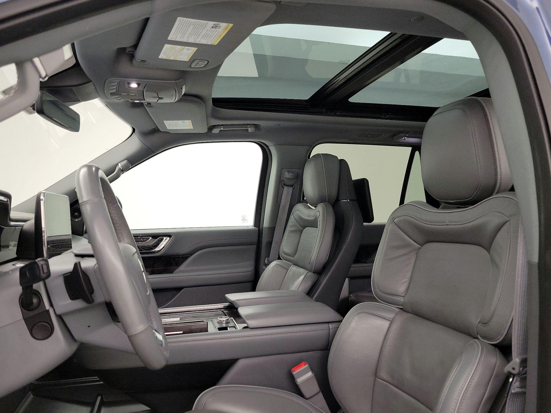 Thumbnail: 2018 Lincoln Navigator - 19