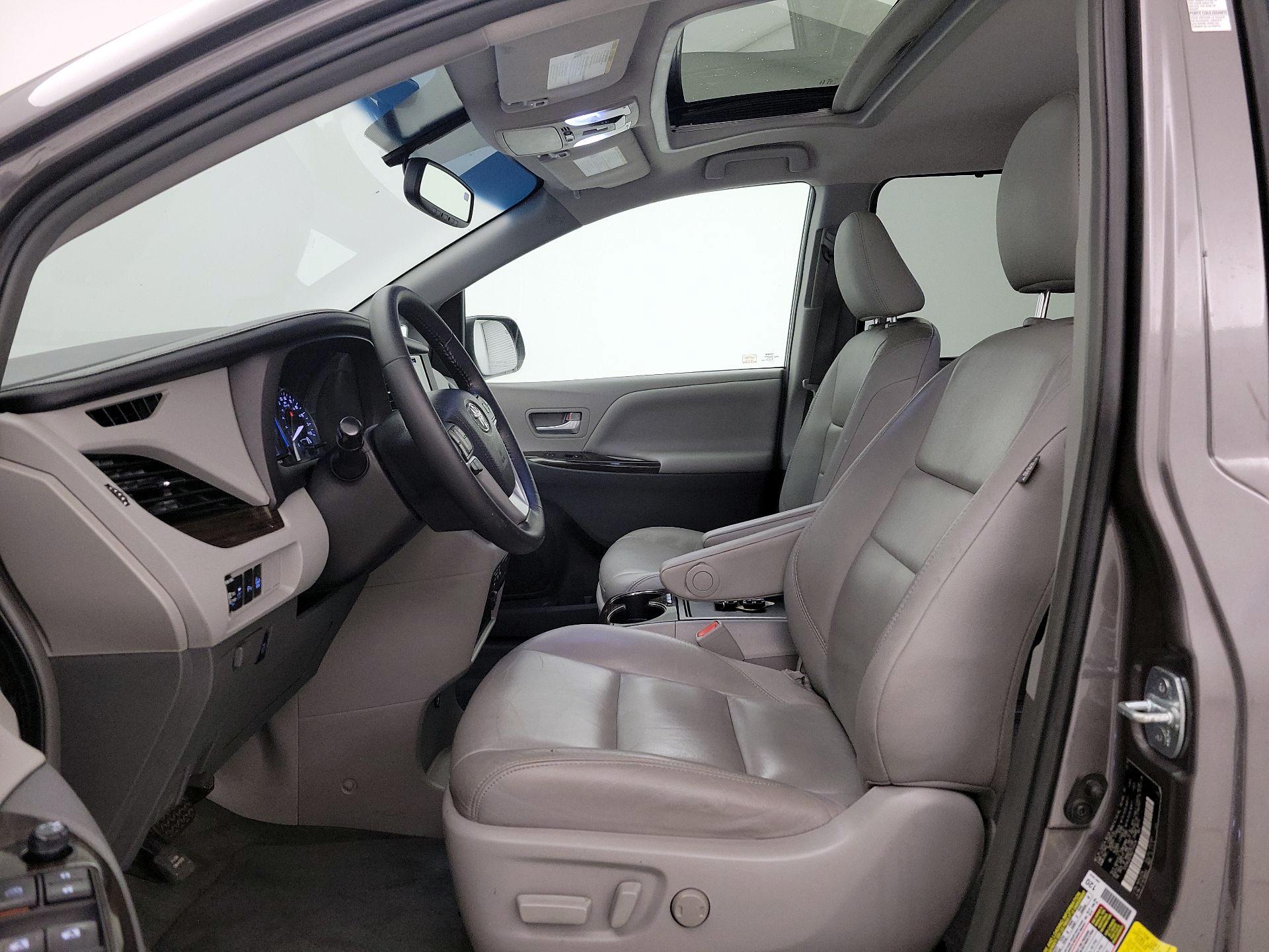 Thumbnail: 2016 Toyota Sienna - 11