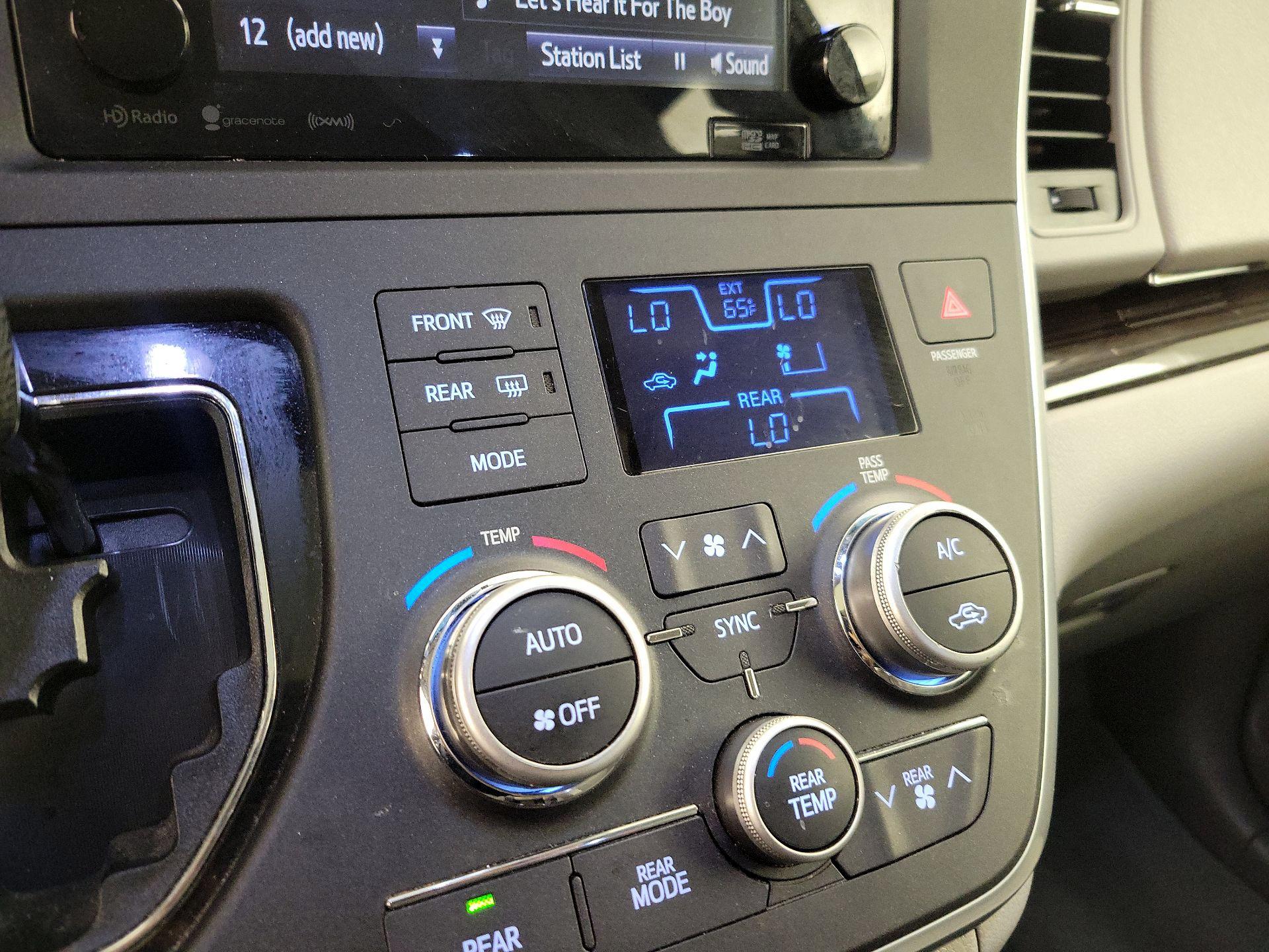 Thumbnail: 2016 Toyota Sienna - 16