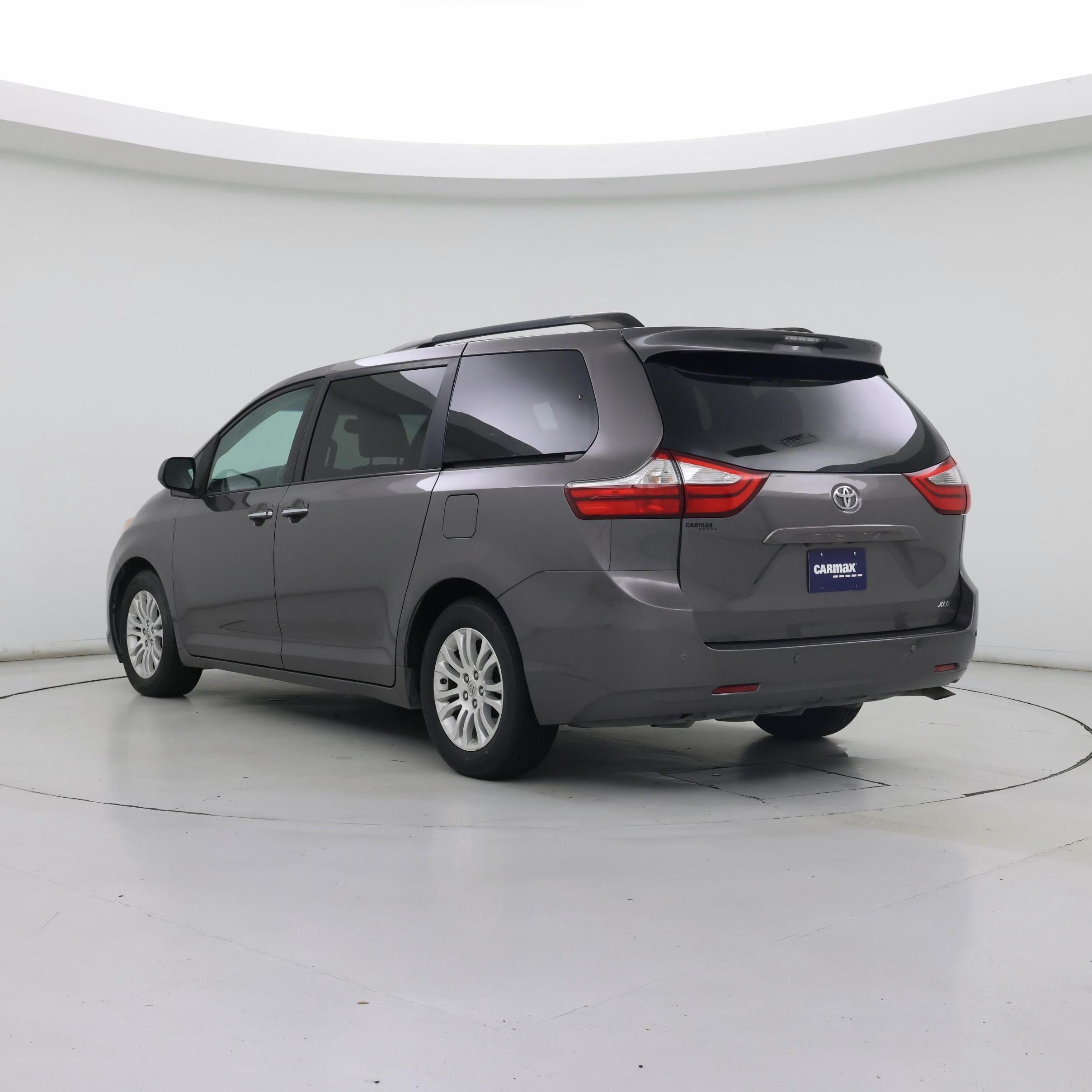 Thumbnail: 2016 Toyota Sienna - 2