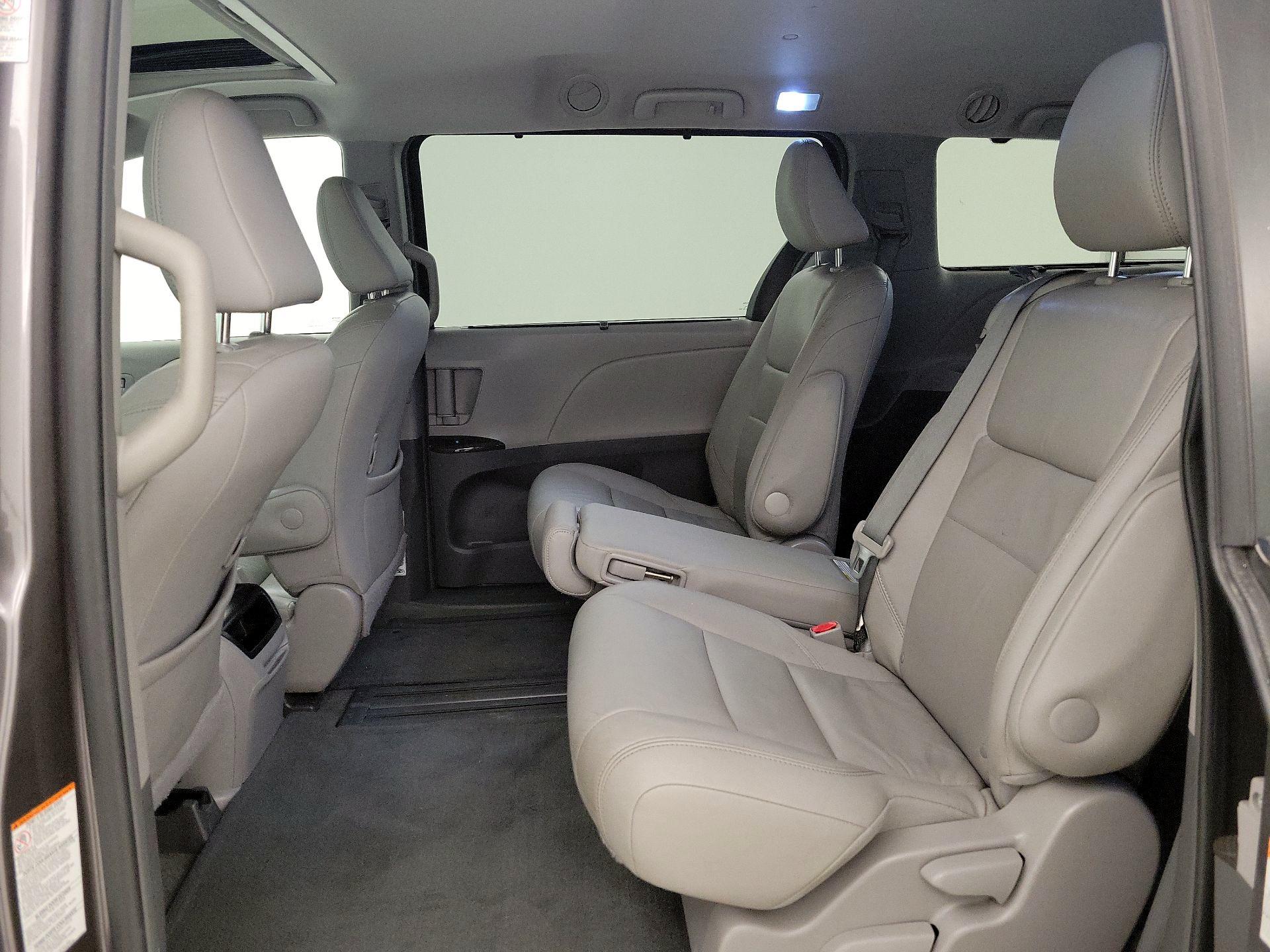 Thumbnail: 2016 Toyota Sienna - 19