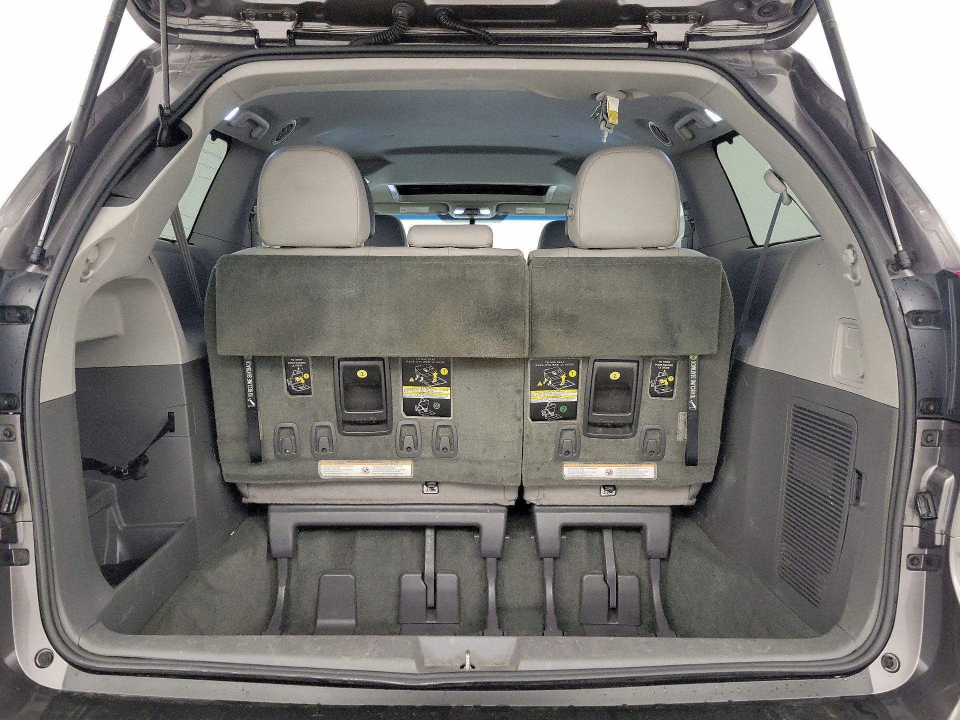 Thumbnail: 2016 Toyota Sienna - 20