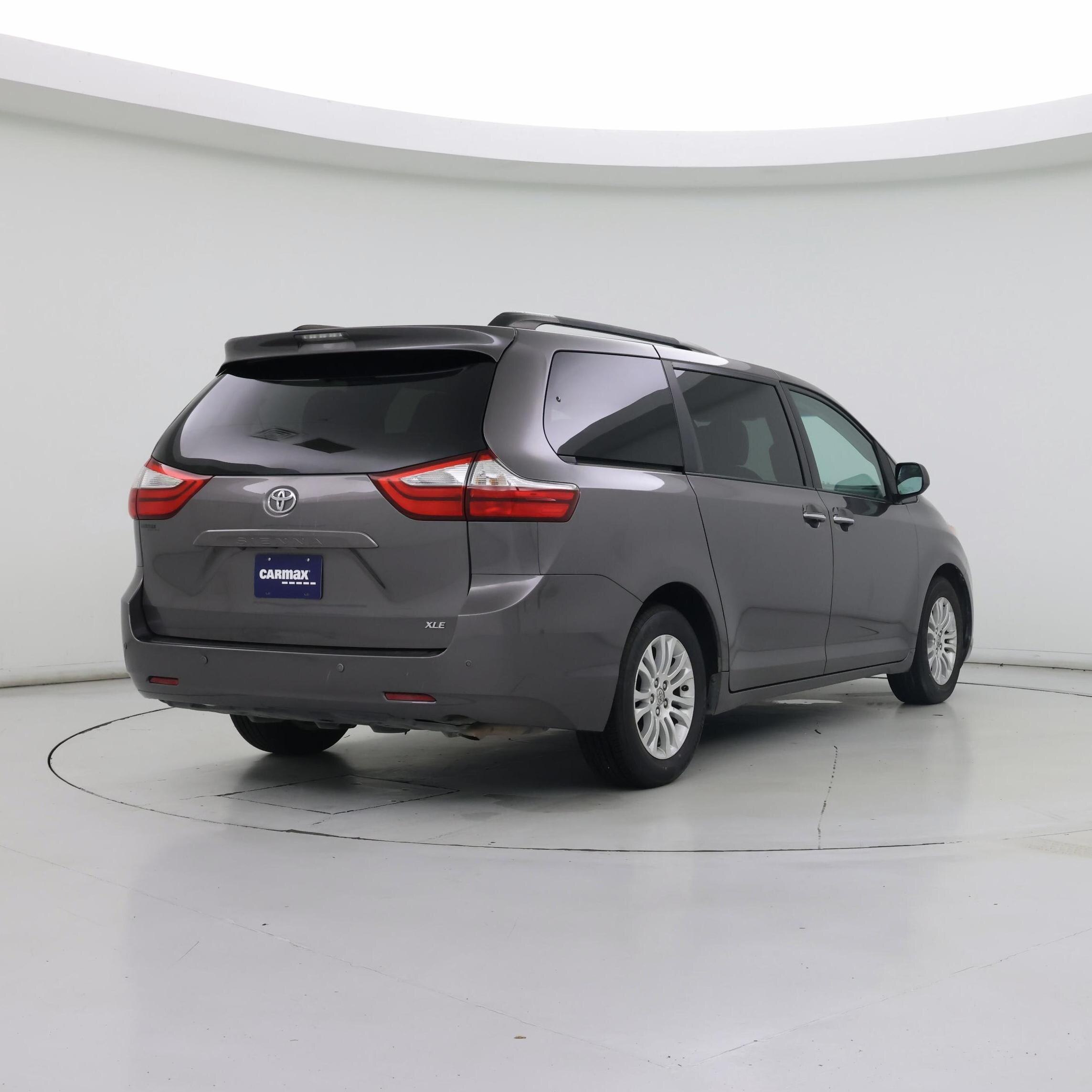 Thumbnail: 2016 Toyota Sienna - 8