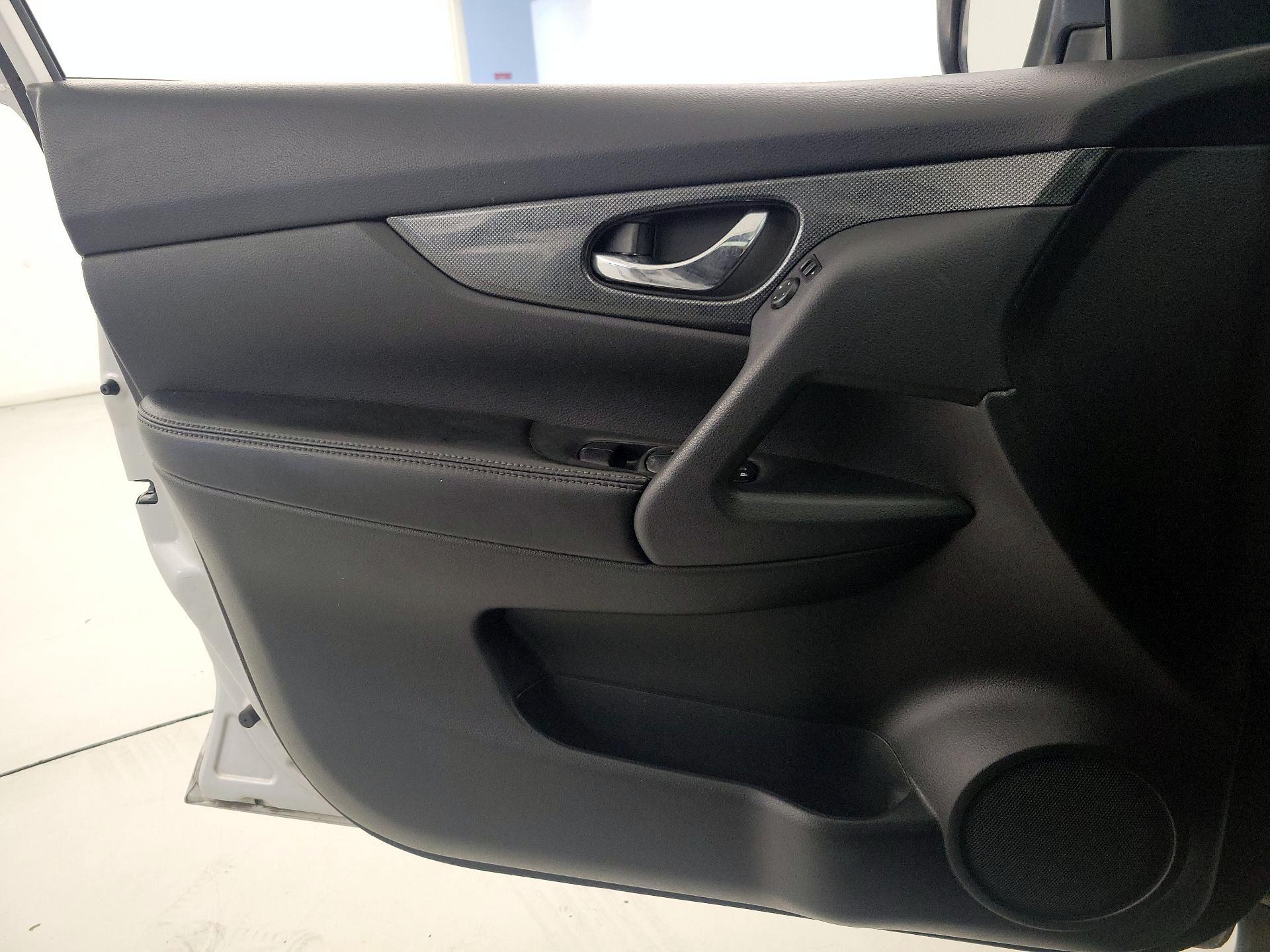 Thumbnail: 2014 Nissan Rogue - 12