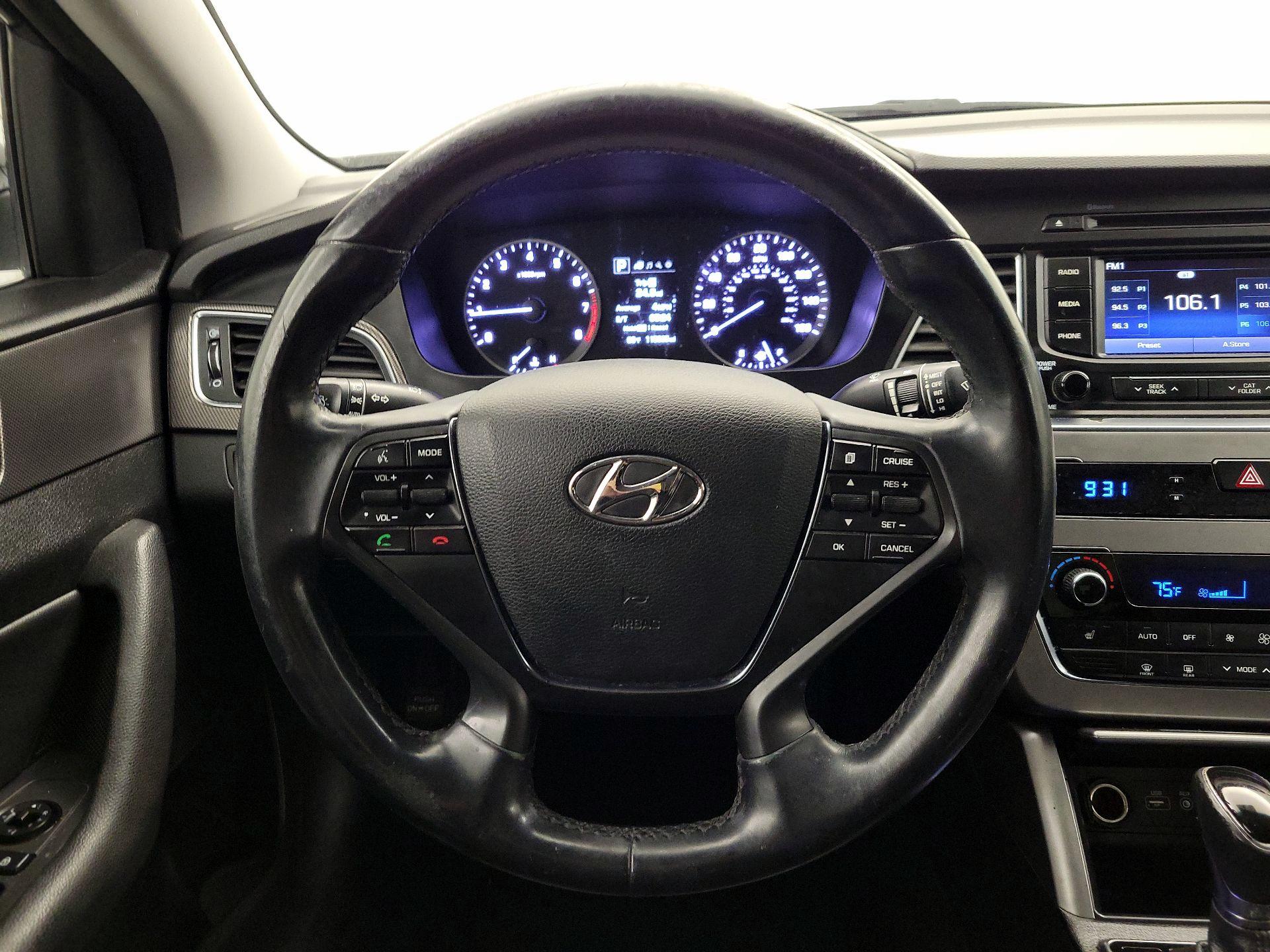 Thumbnail: 2015 Hyundai Sonata - 10