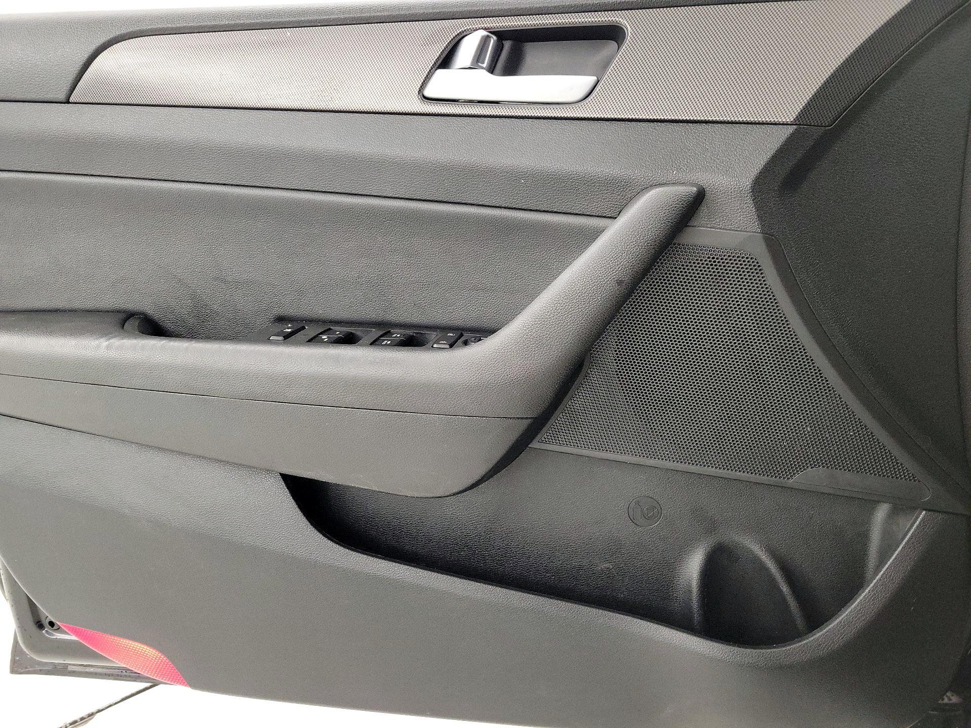 Thumbnail: 2015 Hyundai Sonata - 12