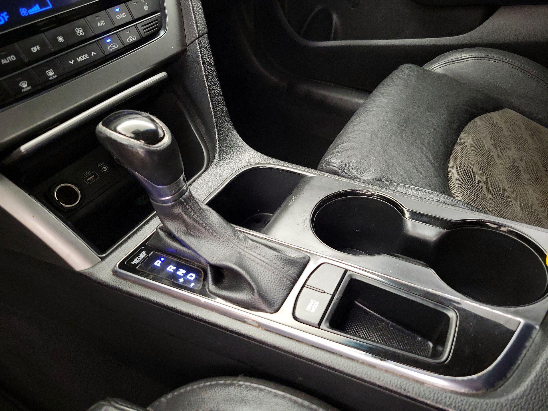 Thumbnail: 2015 Hyundai Sonata - 17