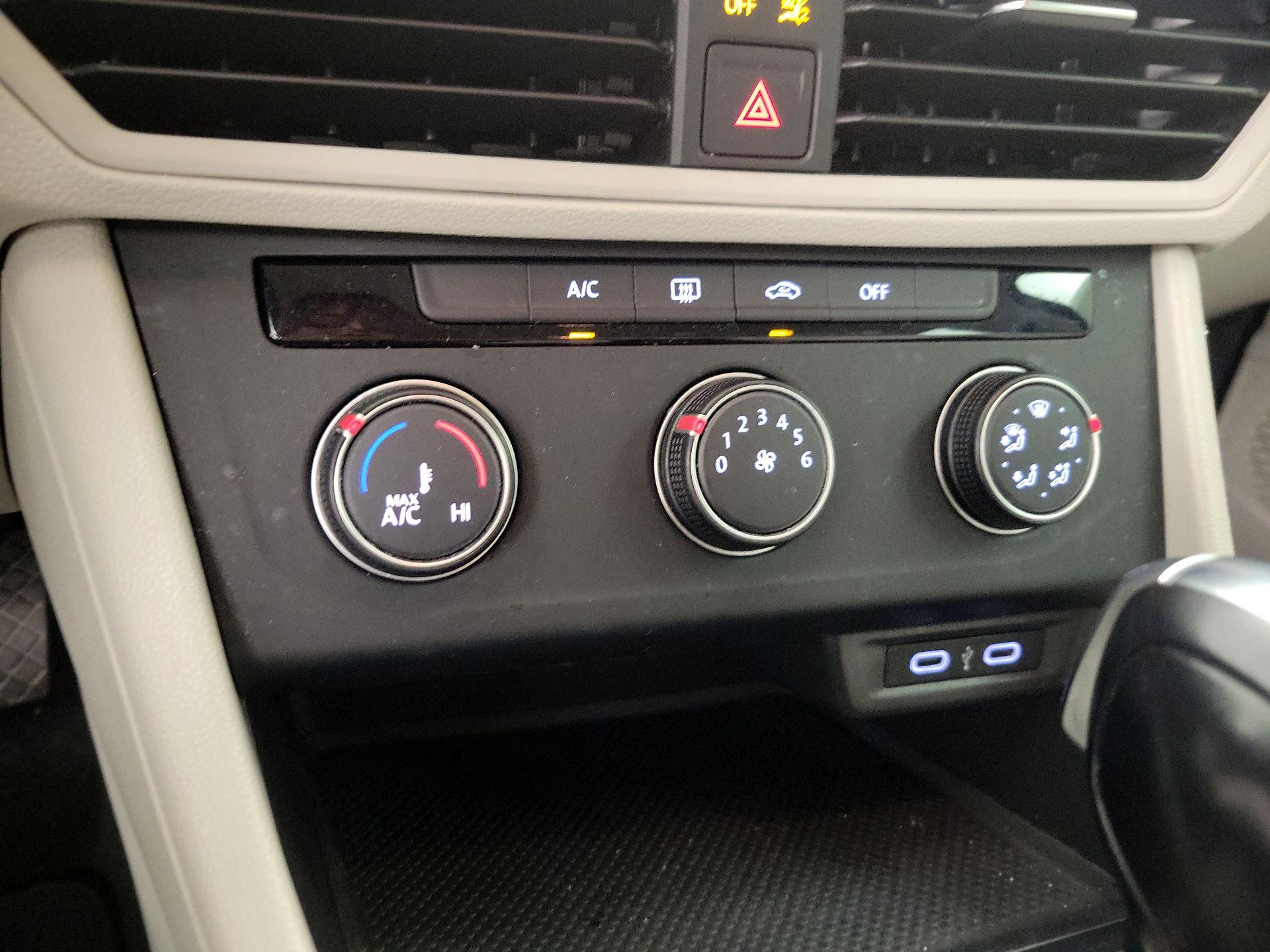 Thumbnail: 2021 Volkswagen Jetta - 16