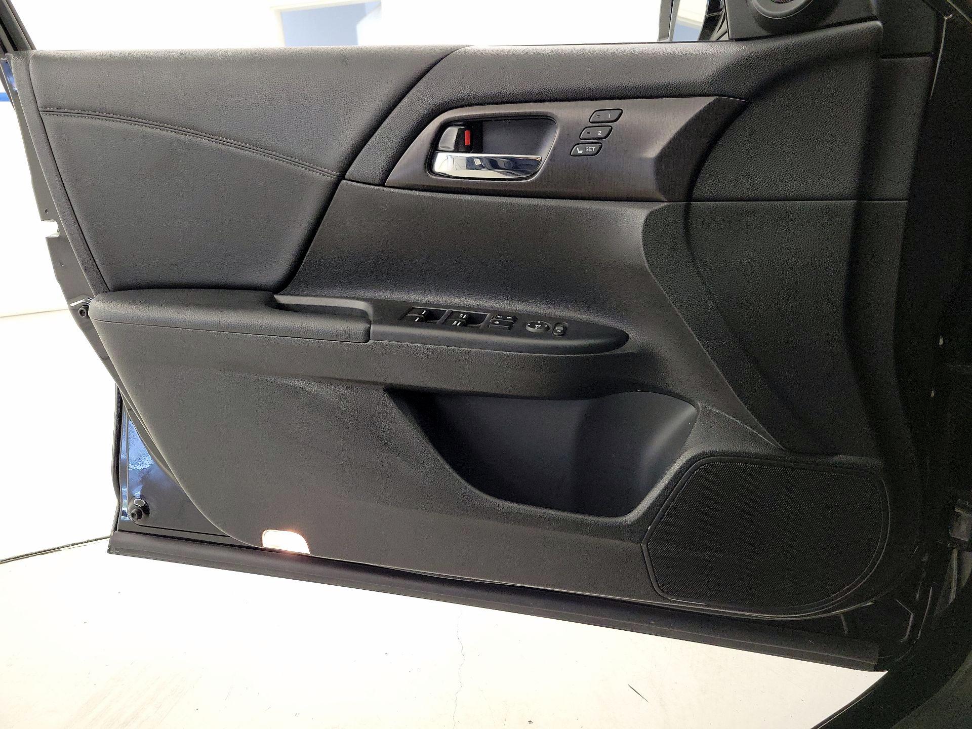 Thumbnail: 2015 Honda Accord - 12