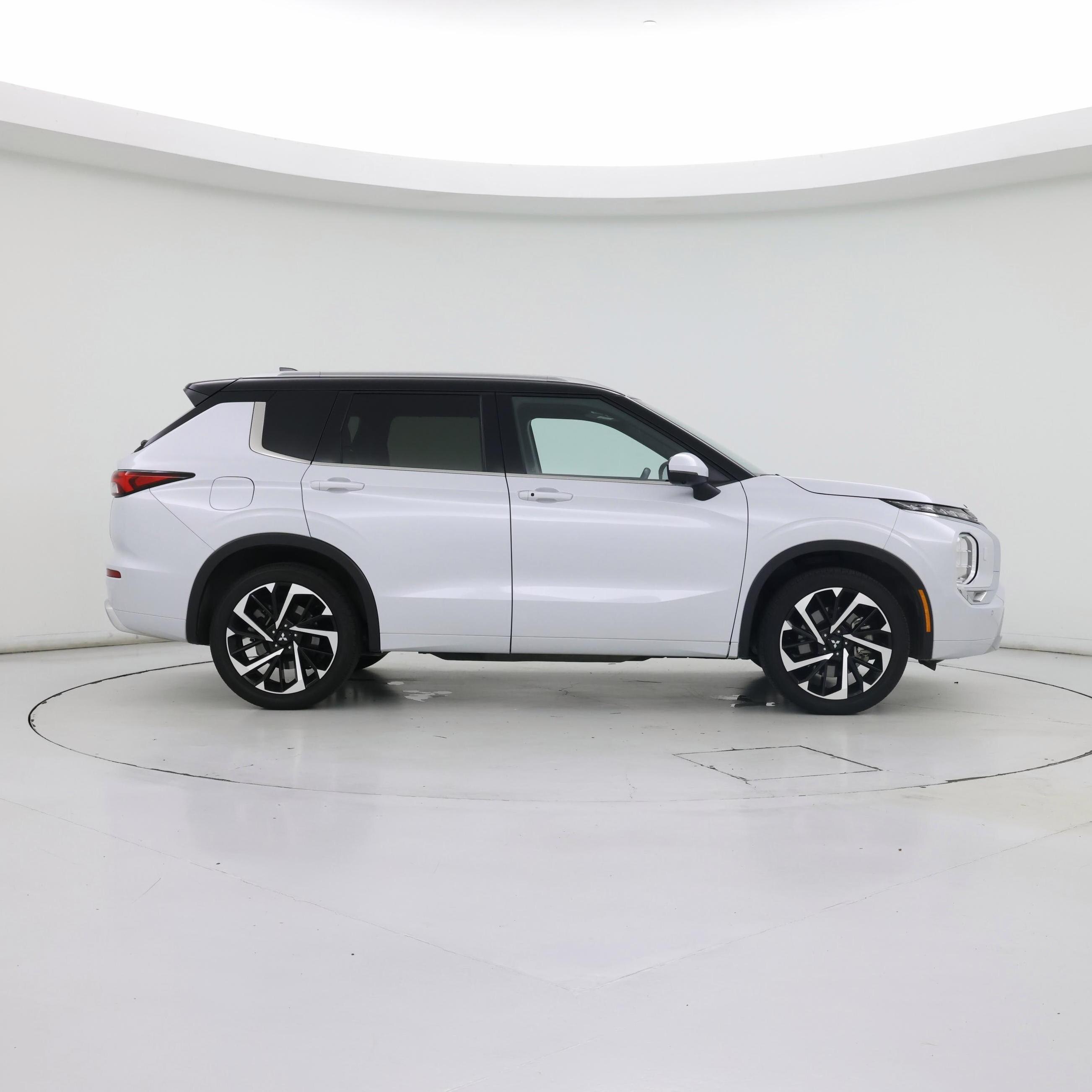 Thumbnail: 2024 Mitsubishi Outlander - 7