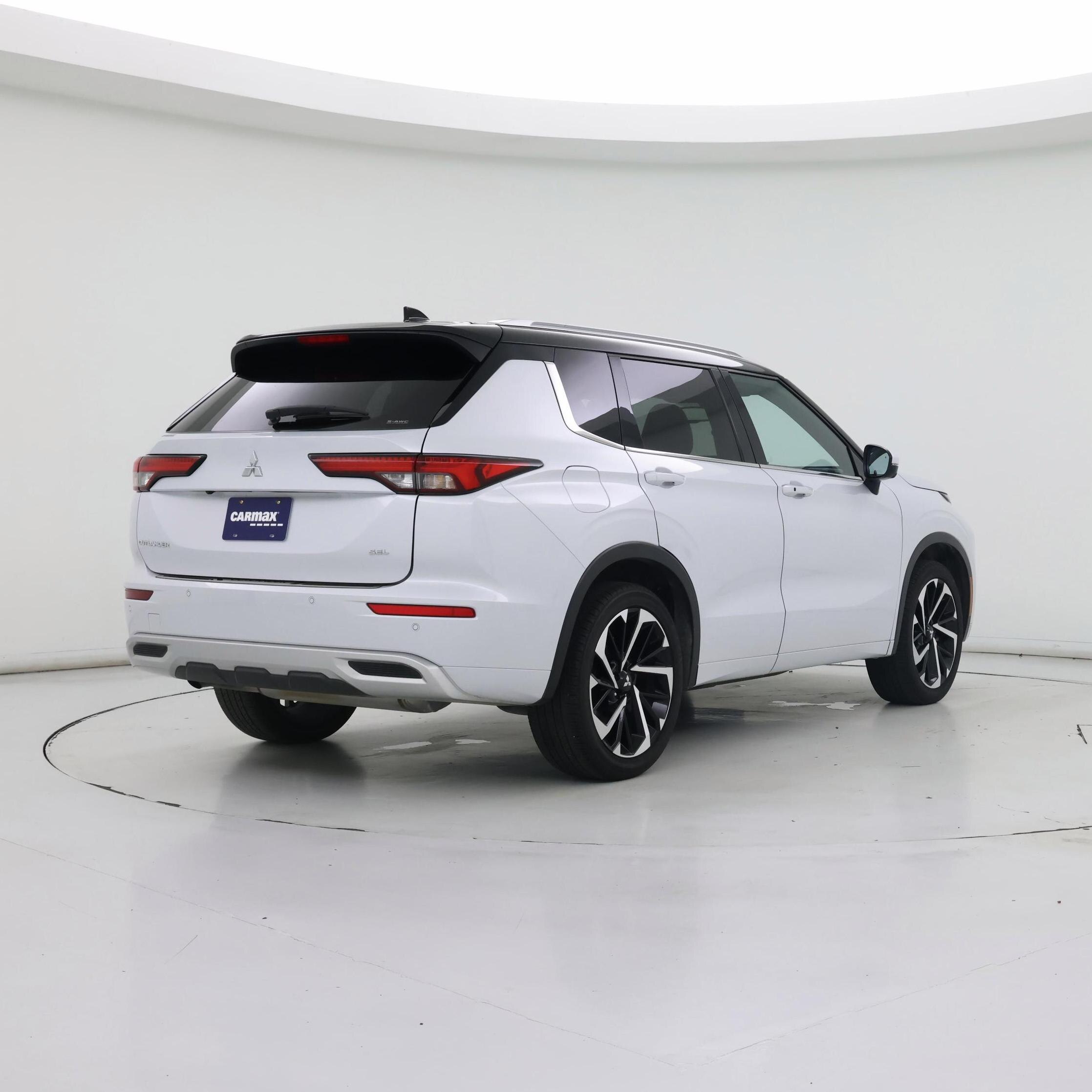 Thumbnail: 2024 Mitsubishi Outlander - 8