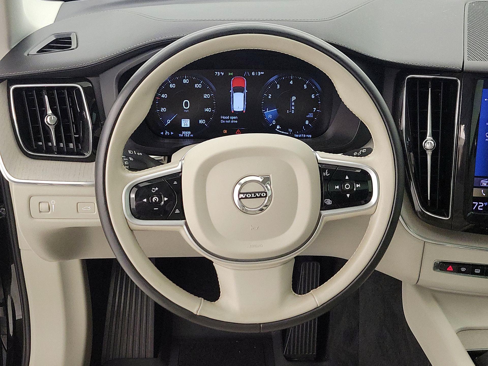 Thumbnail: 2021 Volvo XC60 - 10