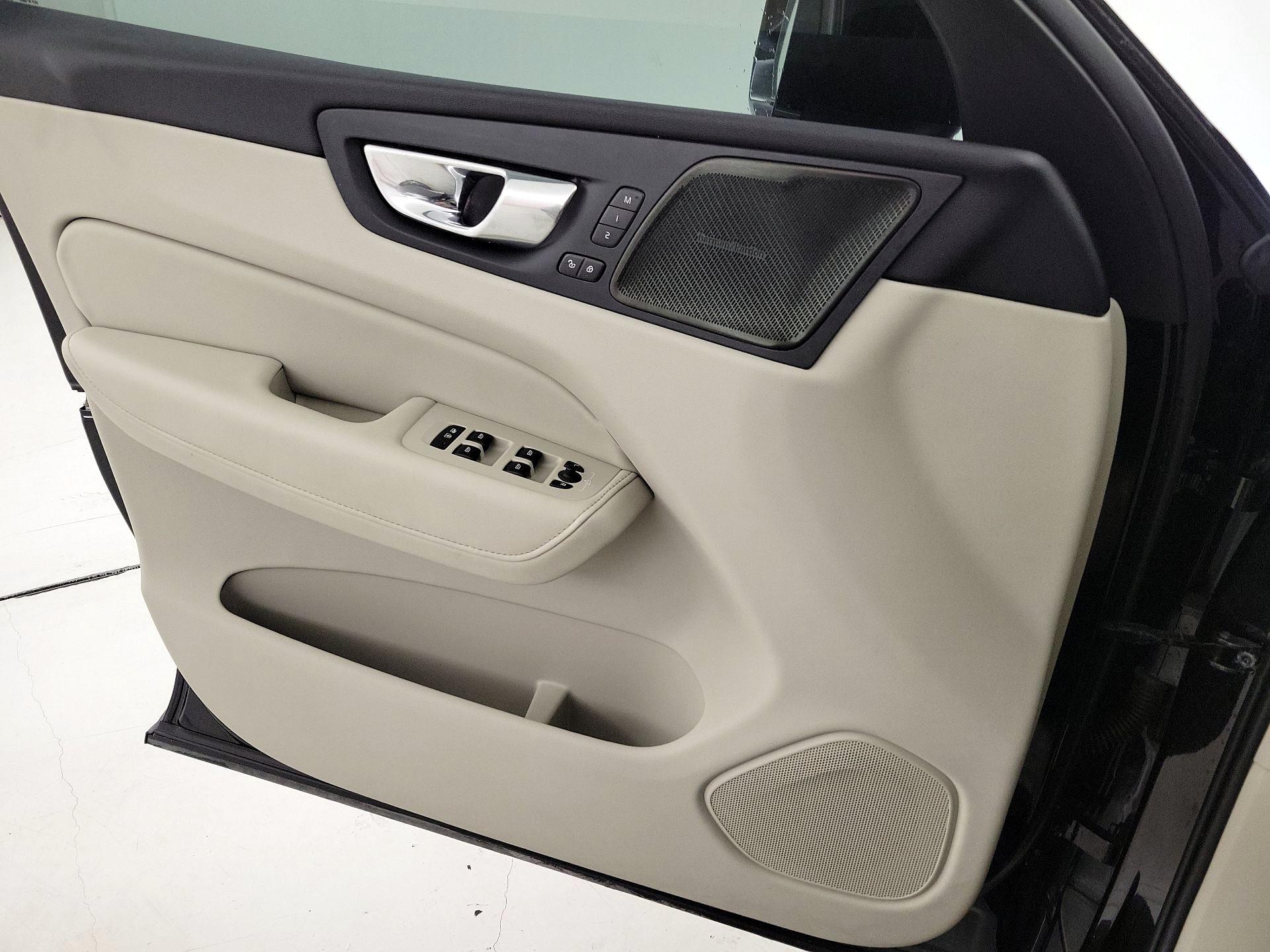 Thumbnail: 2021 Volvo XC60 - 12