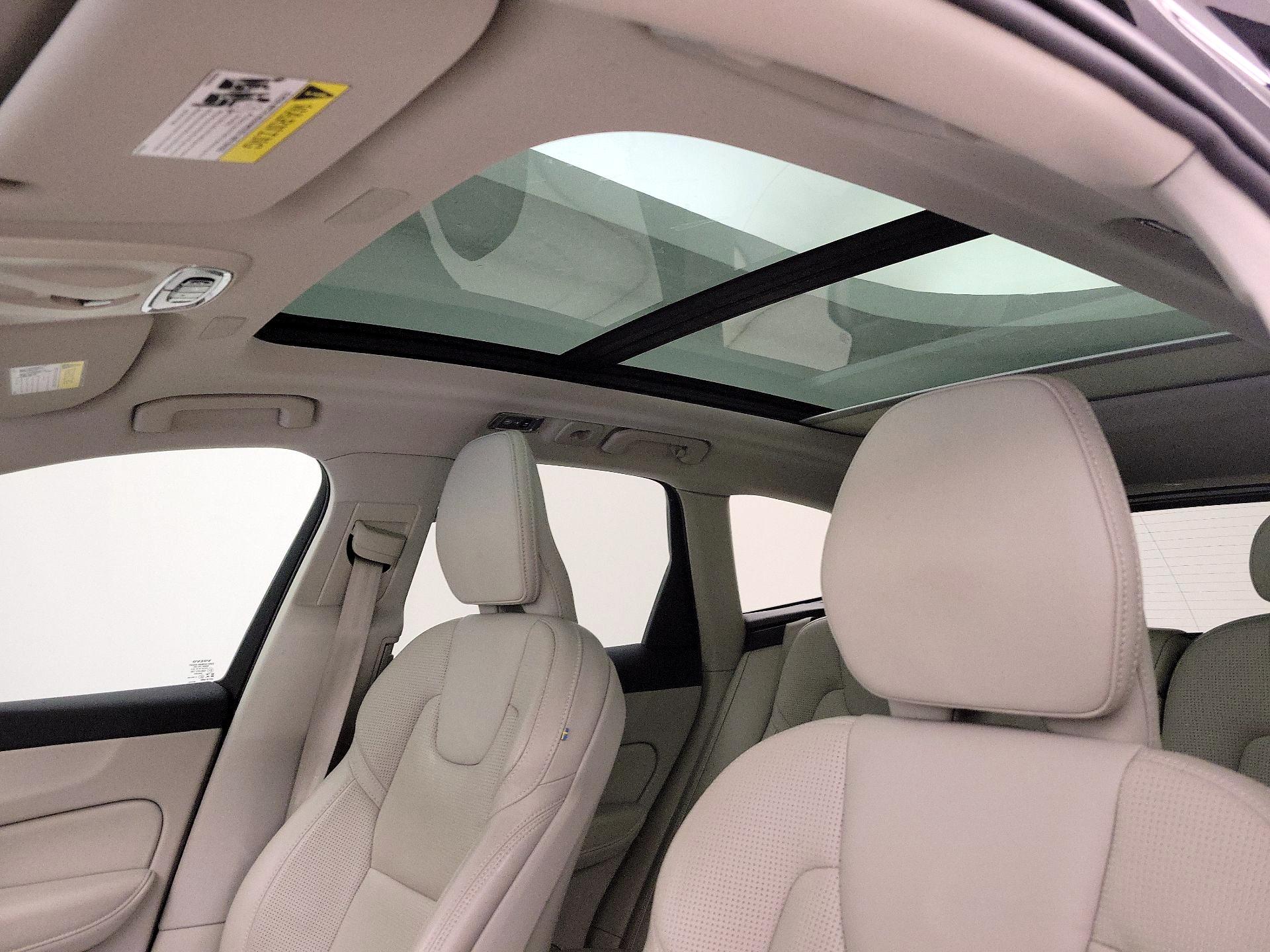 Thumbnail: 2021 Volvo XC60 - 20