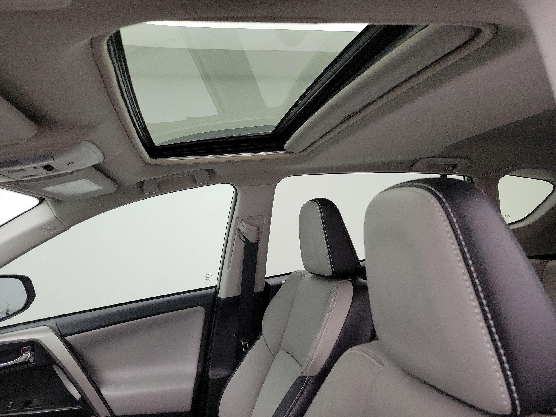 Thumbnail: 2017 Toyota RAV4 - 18