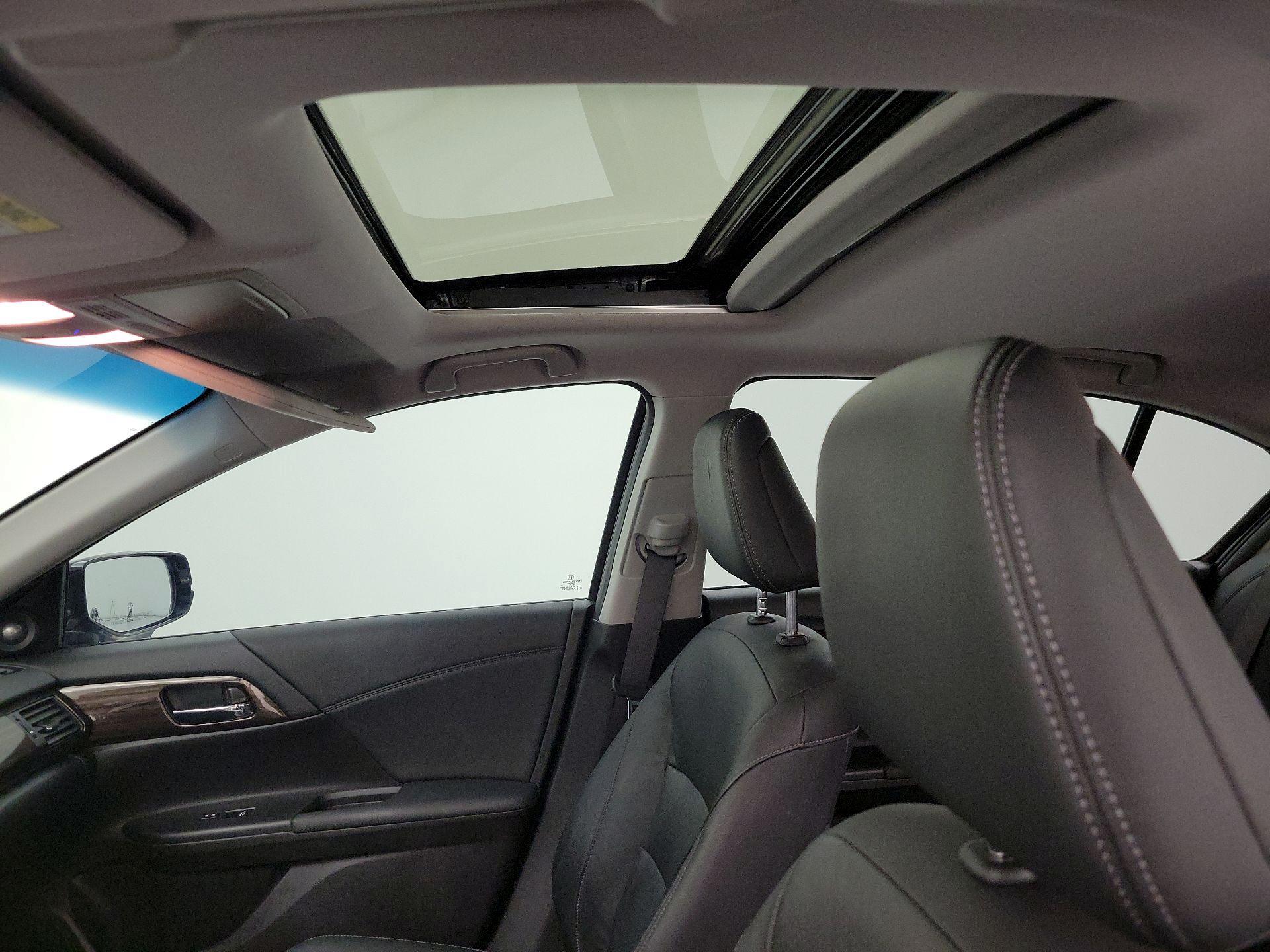 Thumbnail: 2017 Honda Accord - 18
