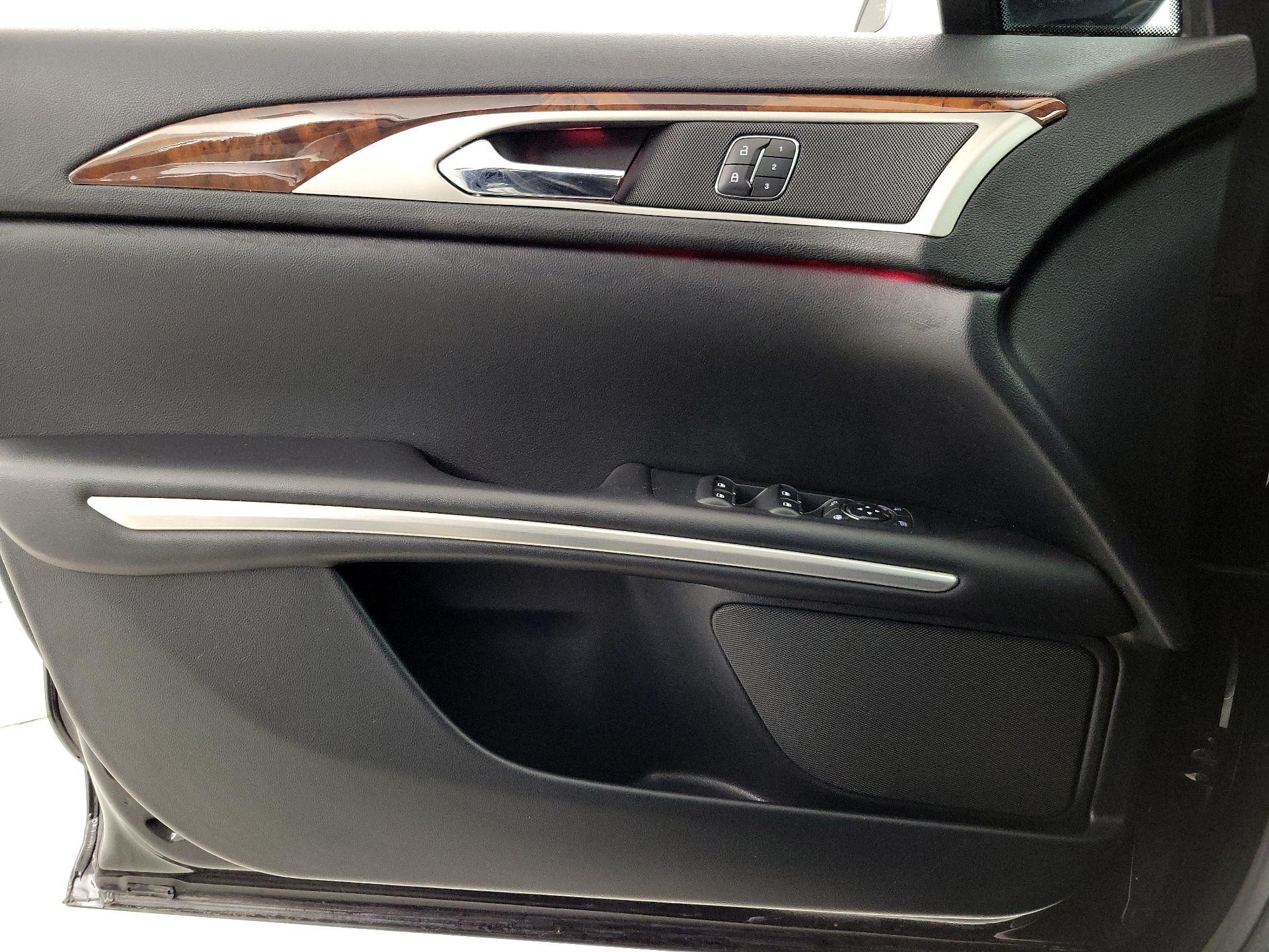 Thumbnail: 2016 Lincoln MKZ - 12
