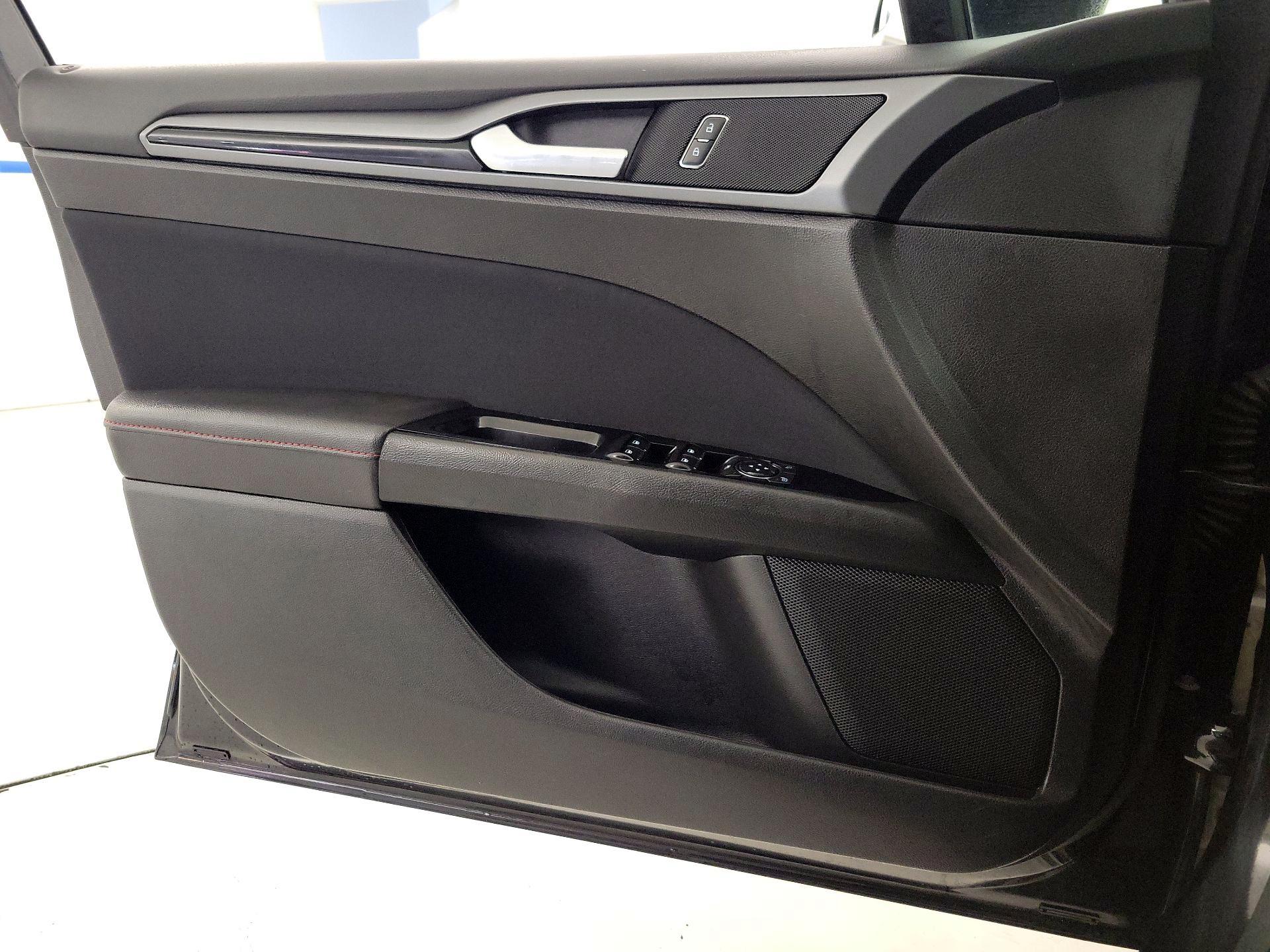 Thumbnail: 2015 Ford Fusion - 12