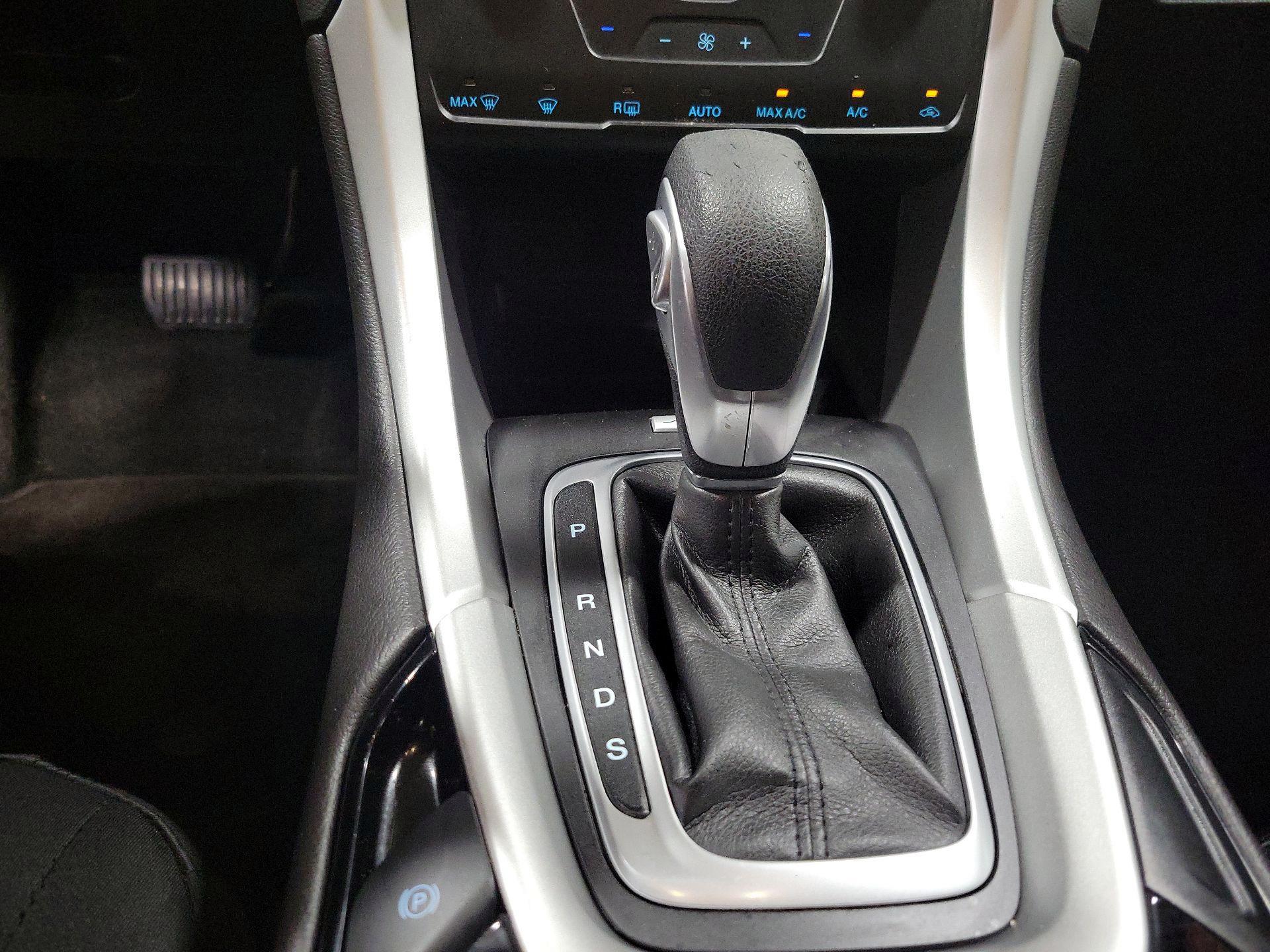 Thumbnail: 2015 Ford Fusion - 17