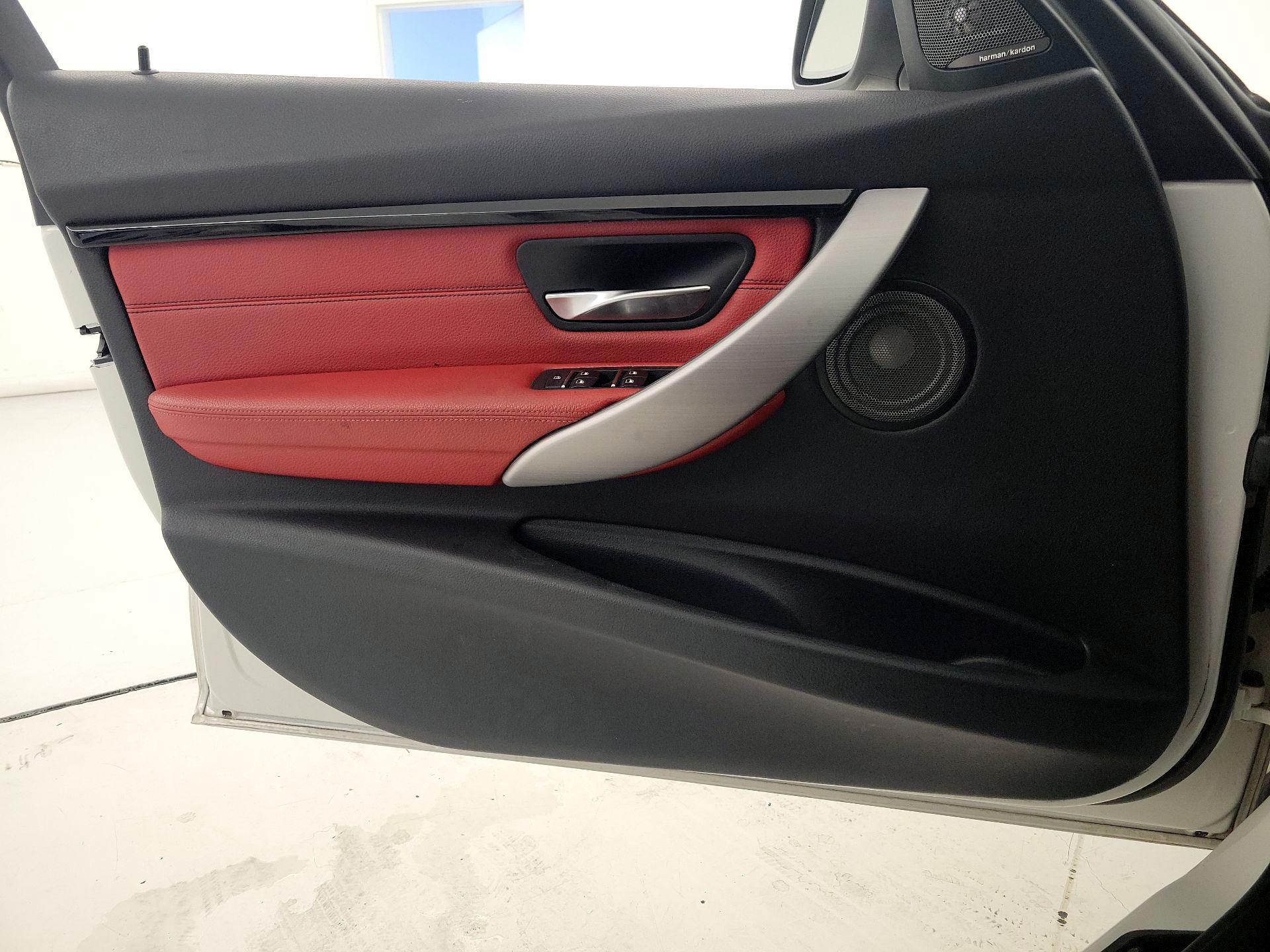 Thumbnail: 2018 BMW 3 Series - 12