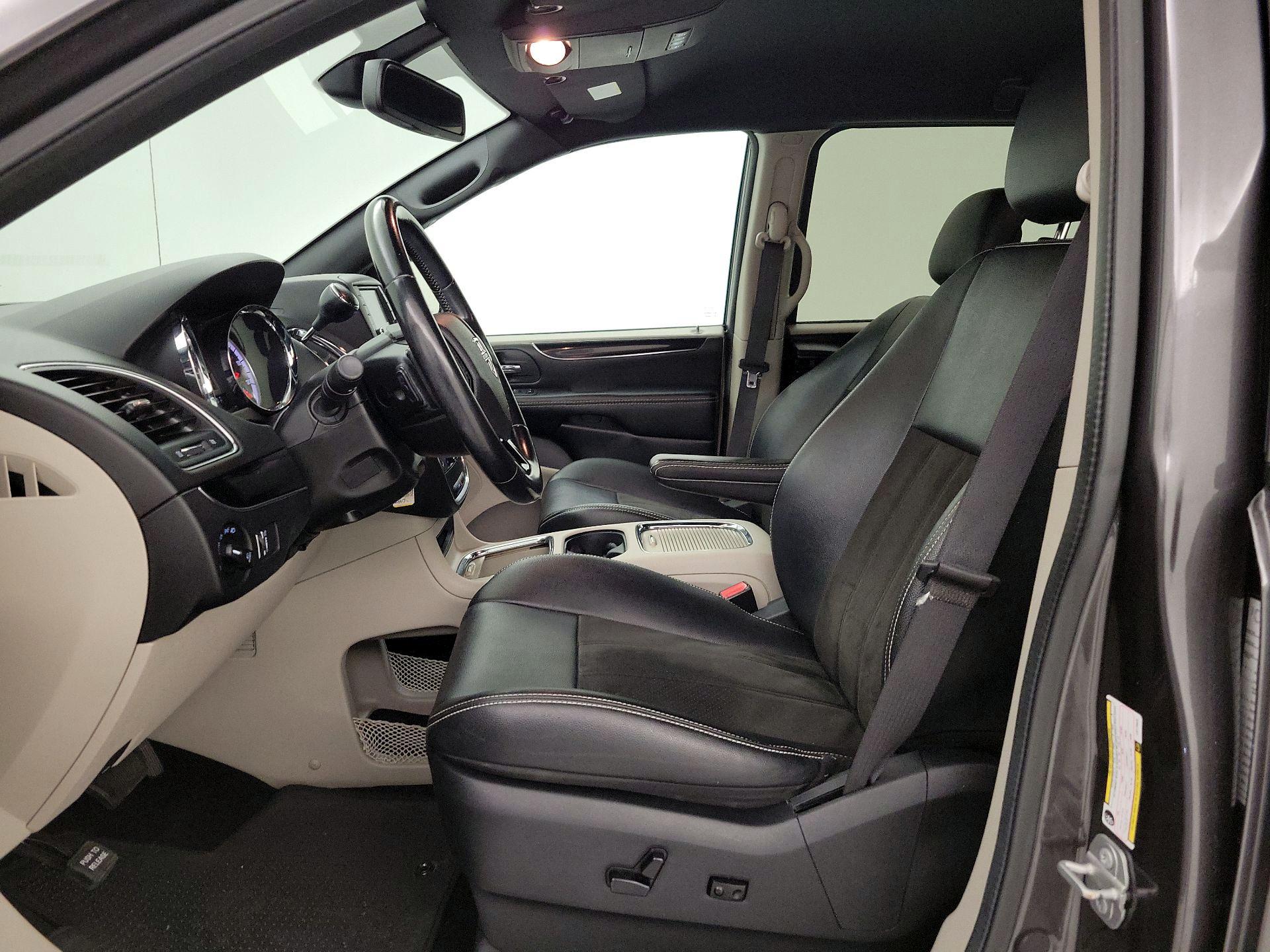 Thumbnail: 2020 Dodge Grand Caravan - 11