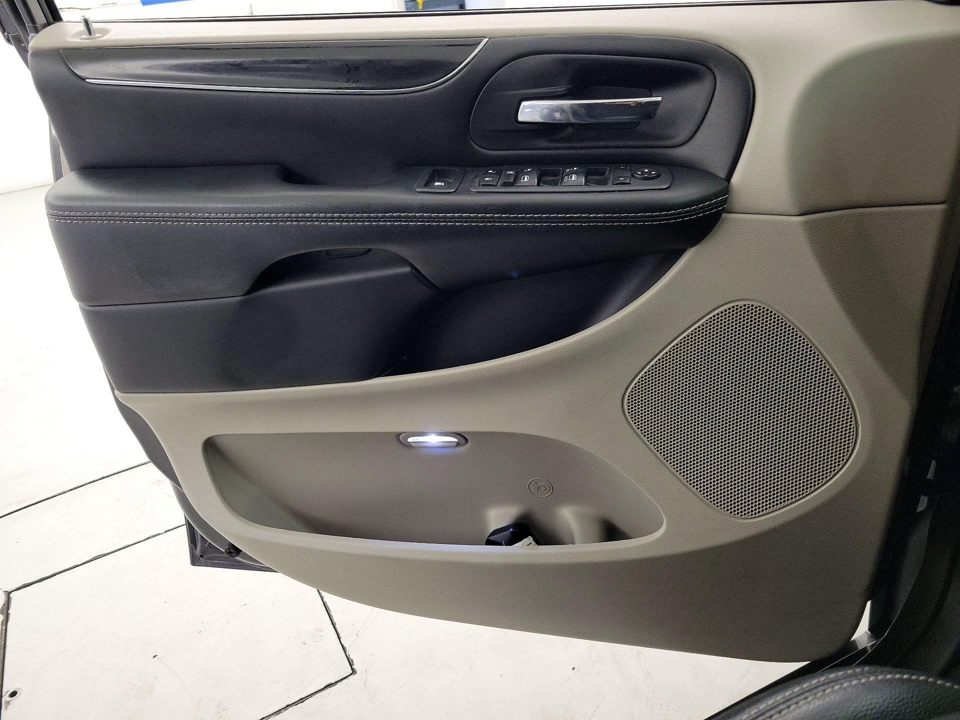 Thumbnail: 2020 Dodge Grand Caravan - 12