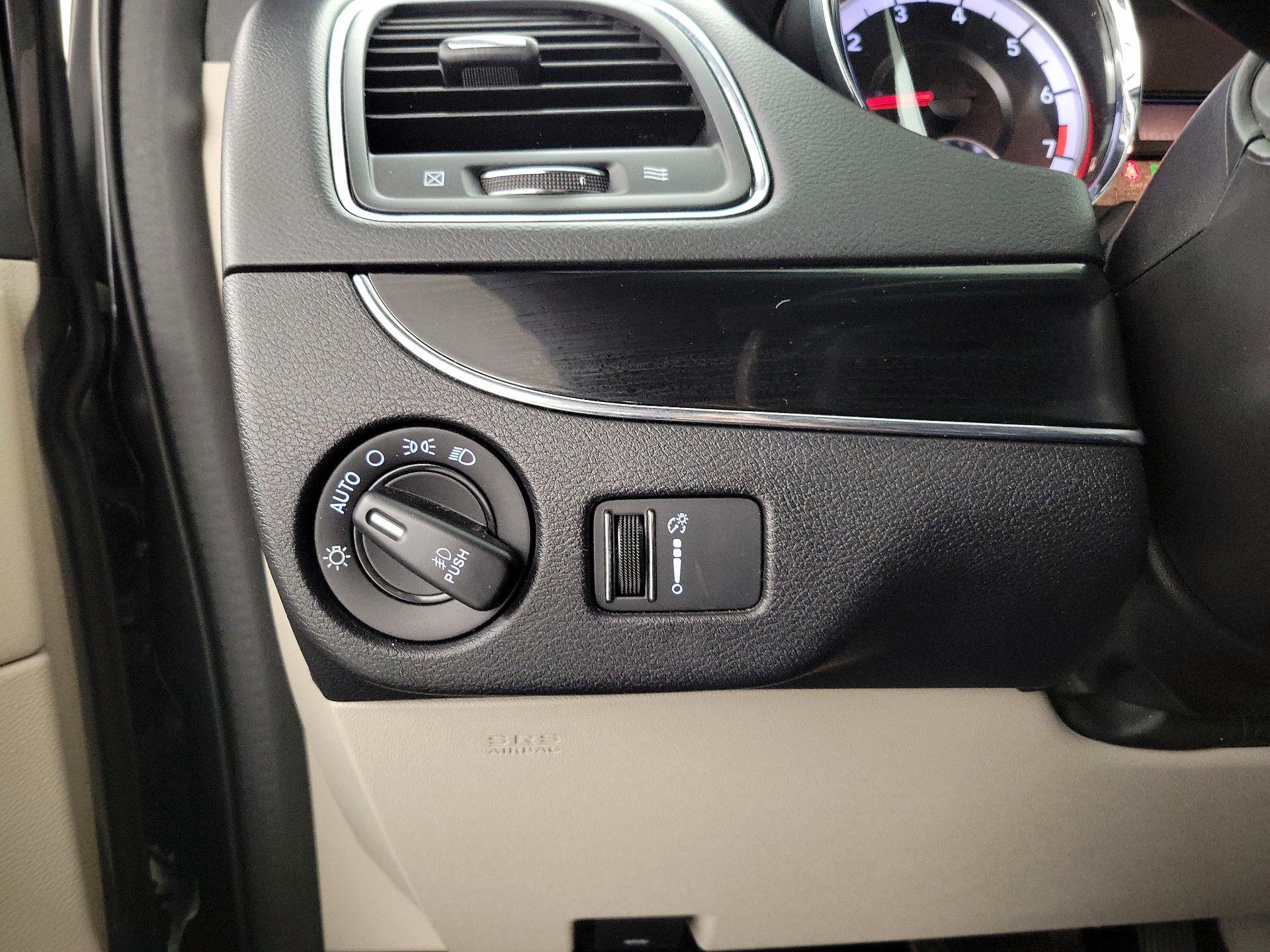 Thumbnail: 2020 Dodge Grand Caravan - 13