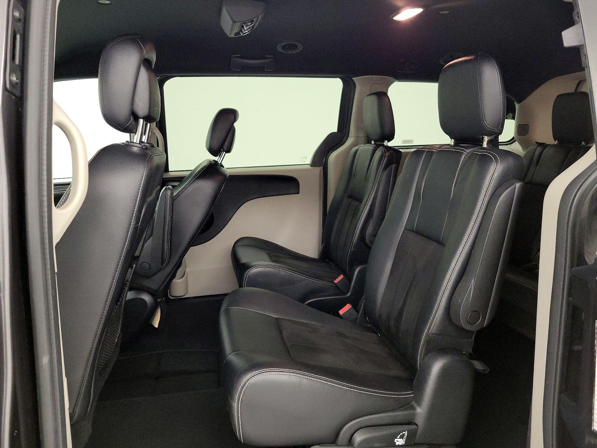 Thumbnail: 2020 Dodge Grand Caravan - 18