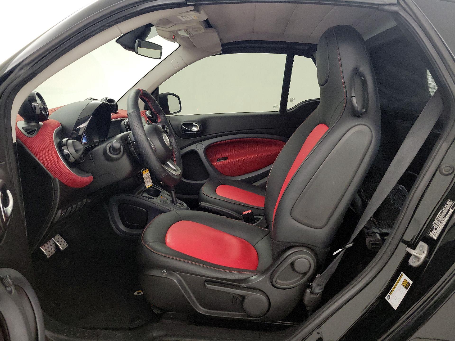 Thumbnail: 2017 smart fortwo - 11