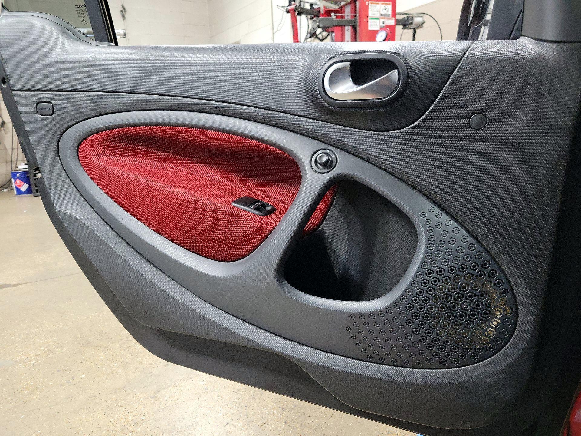 Thumbnail: 2017 smart fortwo - 12