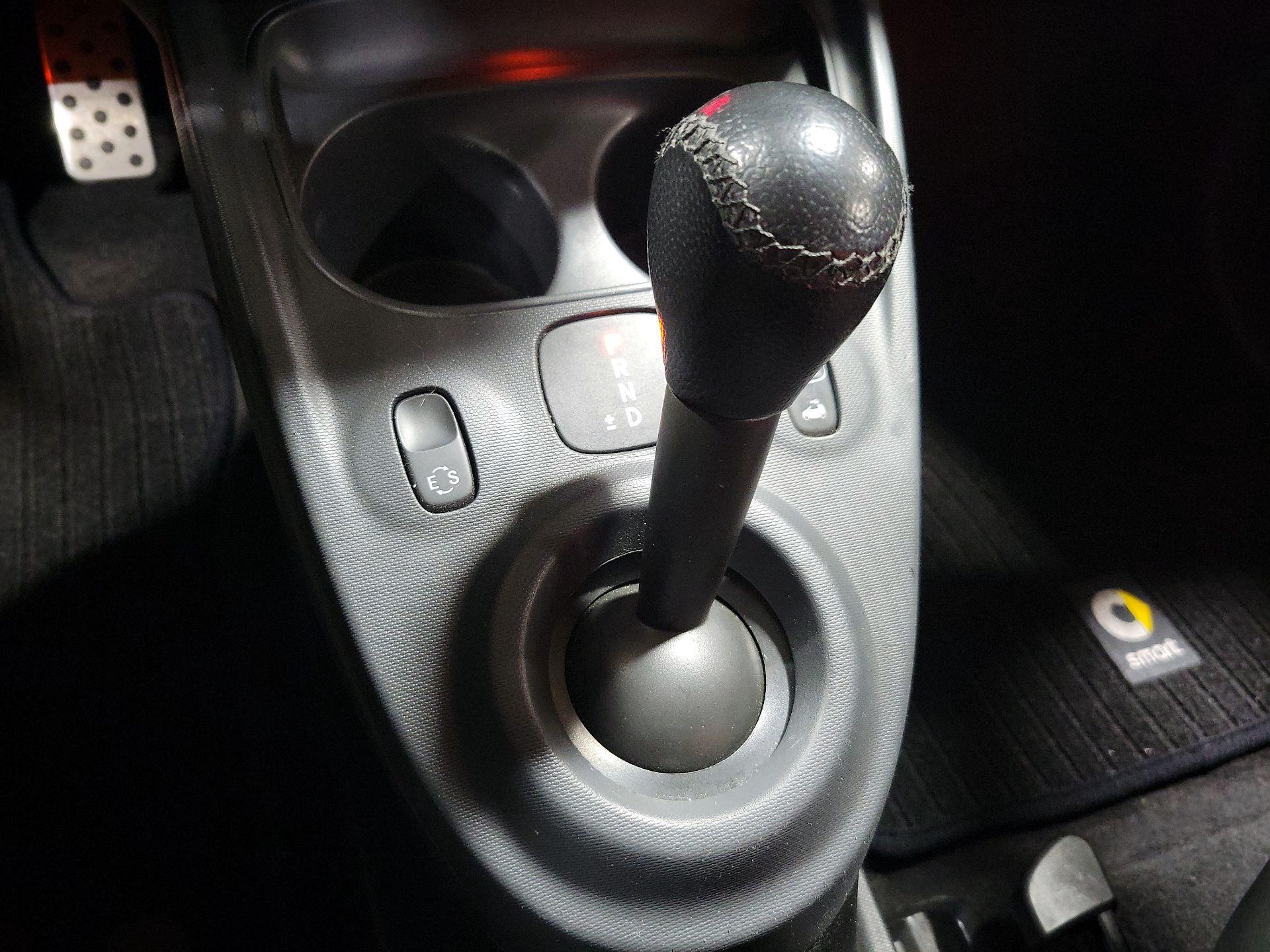 Thumbnail: 2017 smart fortwo - 16