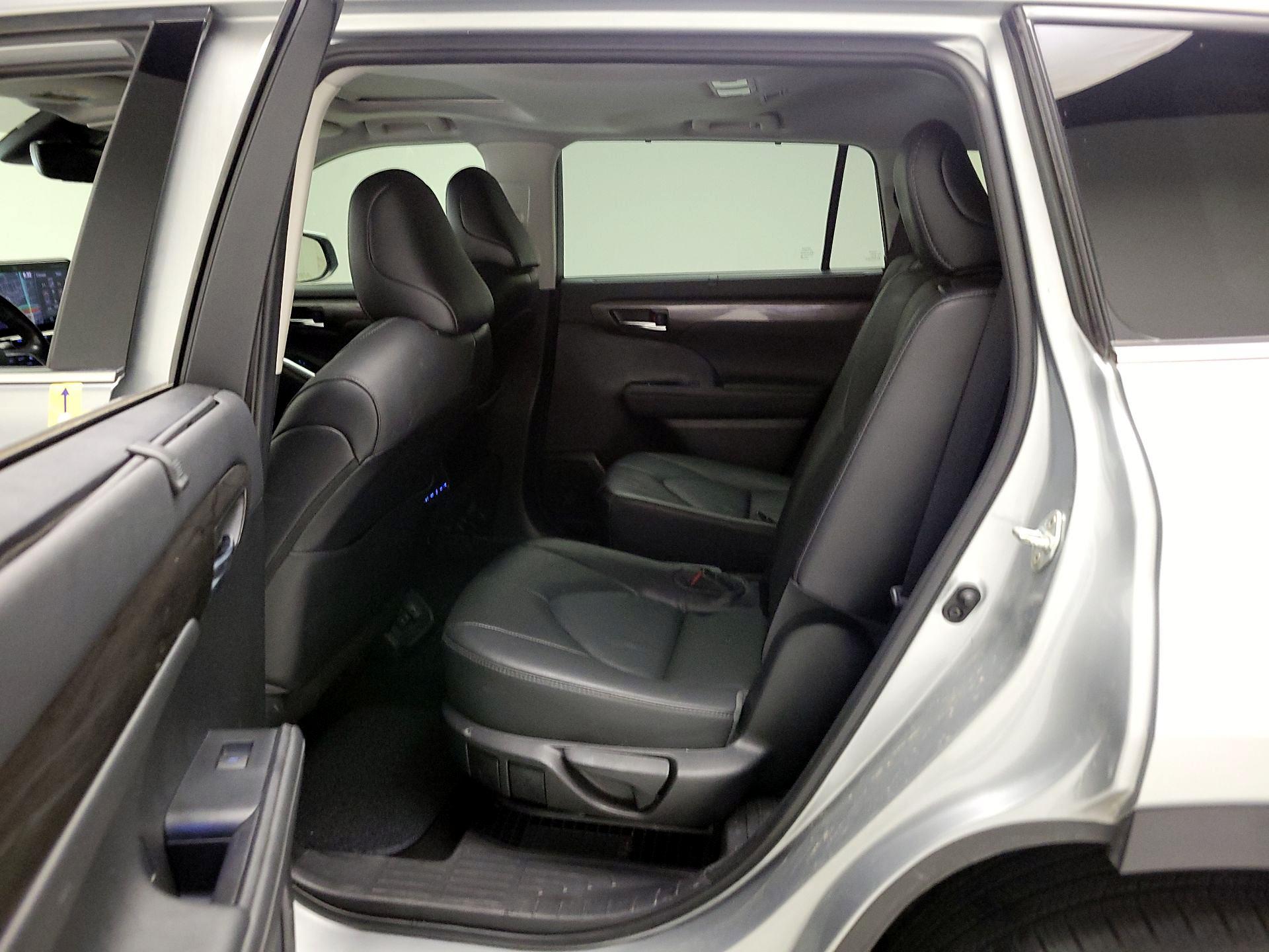 Thumbnail: 2021 Toyota Highlander - 20