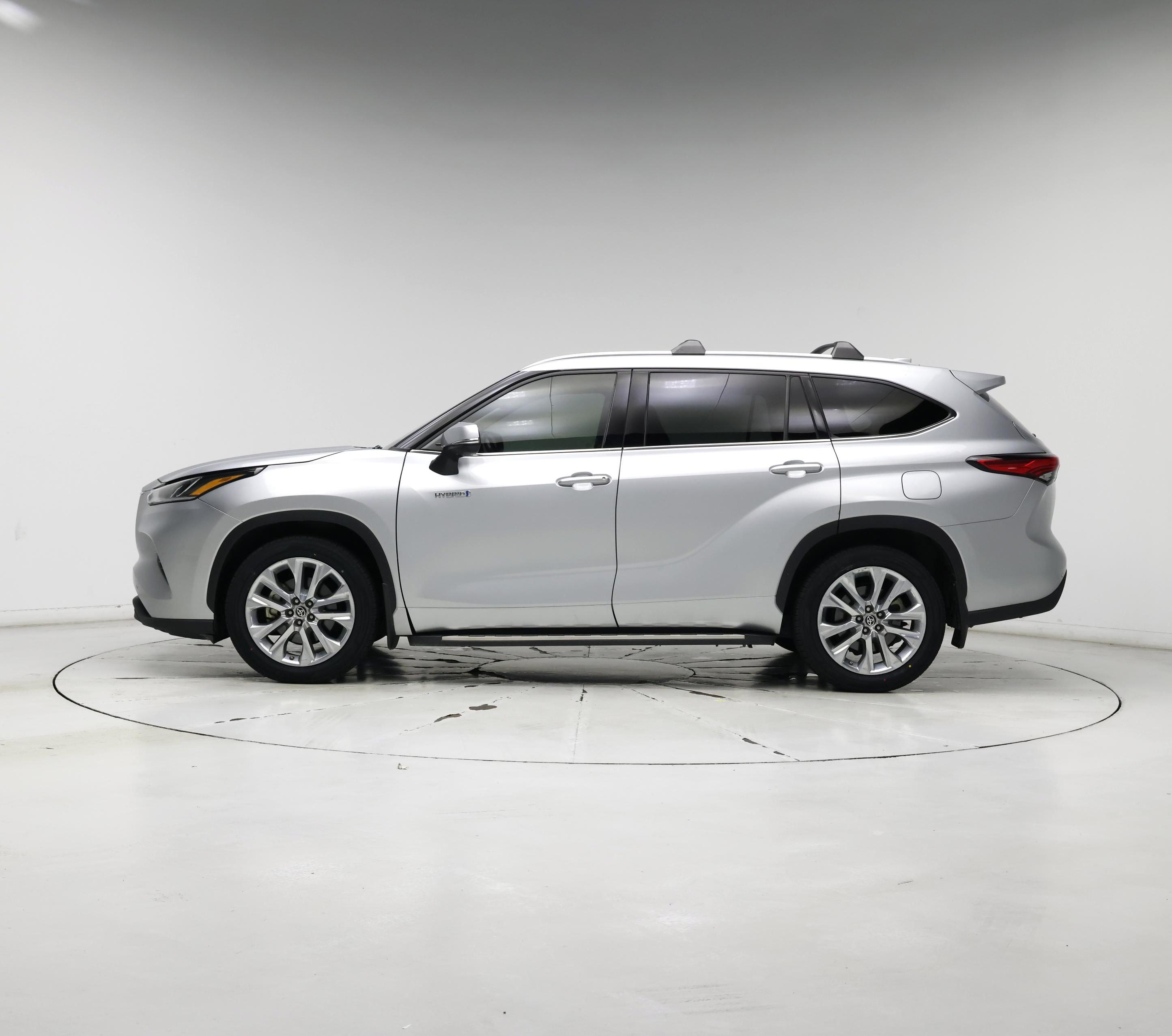 Thumbnail: 2021 Toyota Highlander - 3