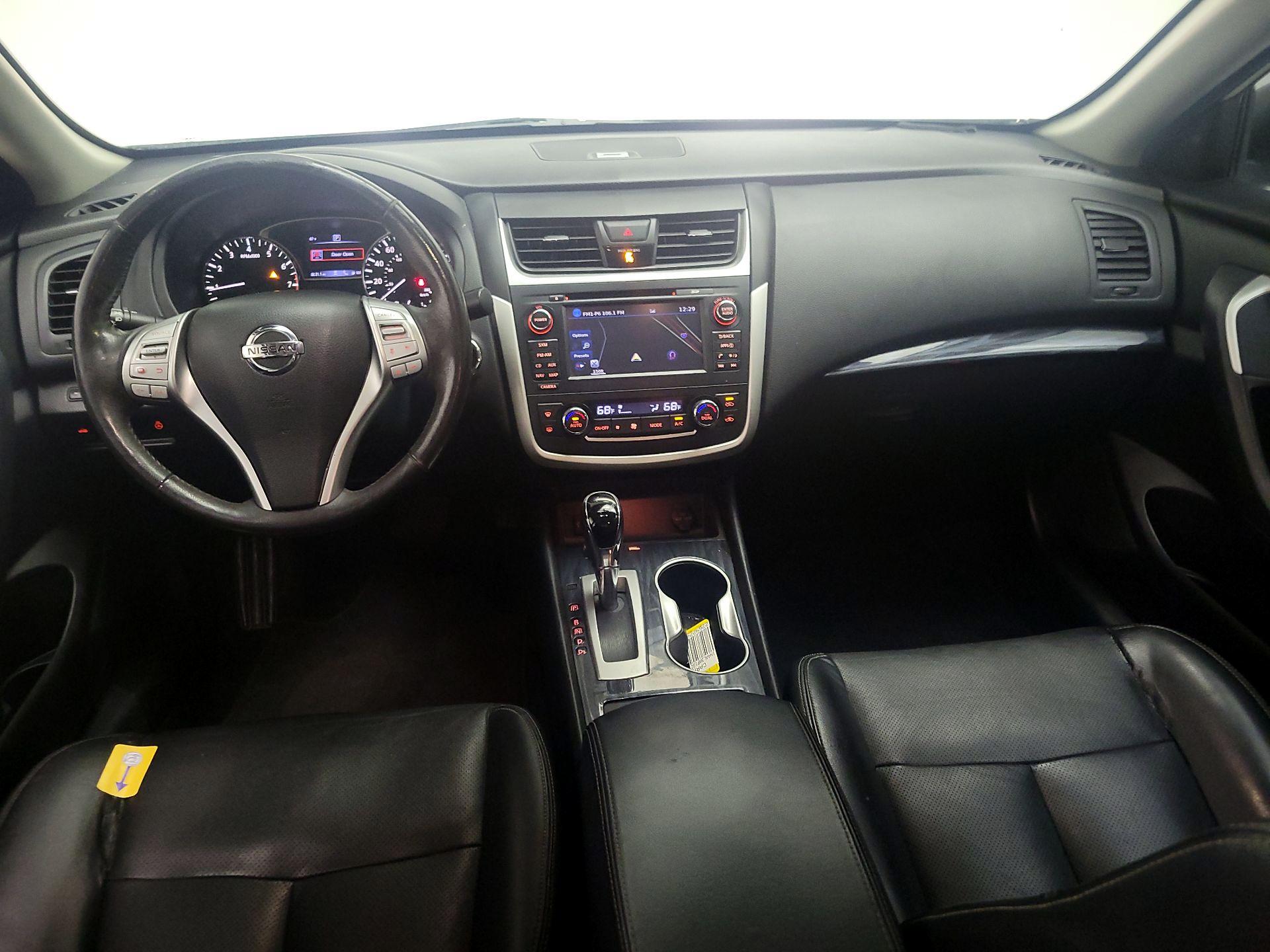 Thumbnail: 2016 Nissan Altima - 9