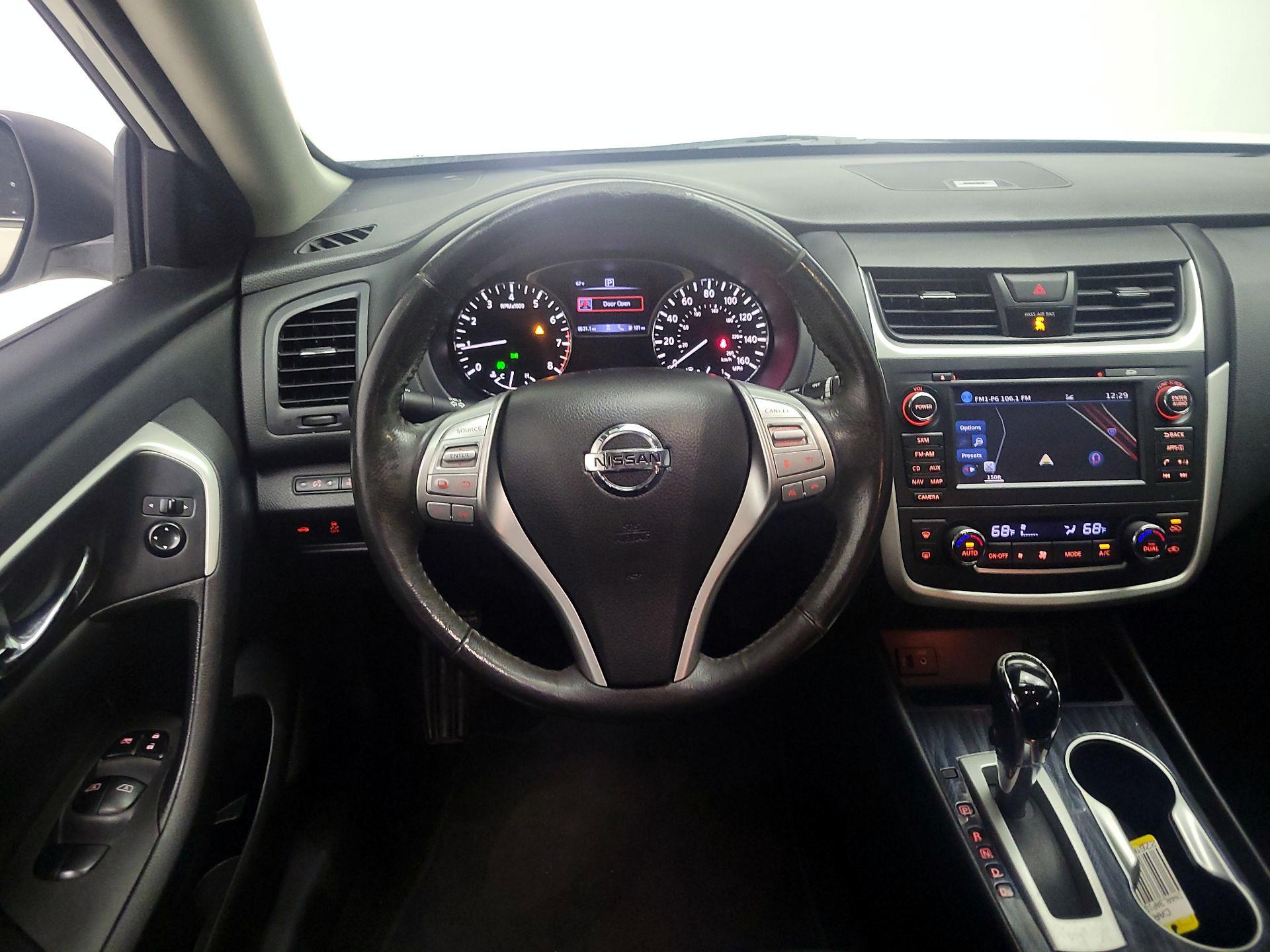 Thumbnail: 2016 Nissan Altima - 10