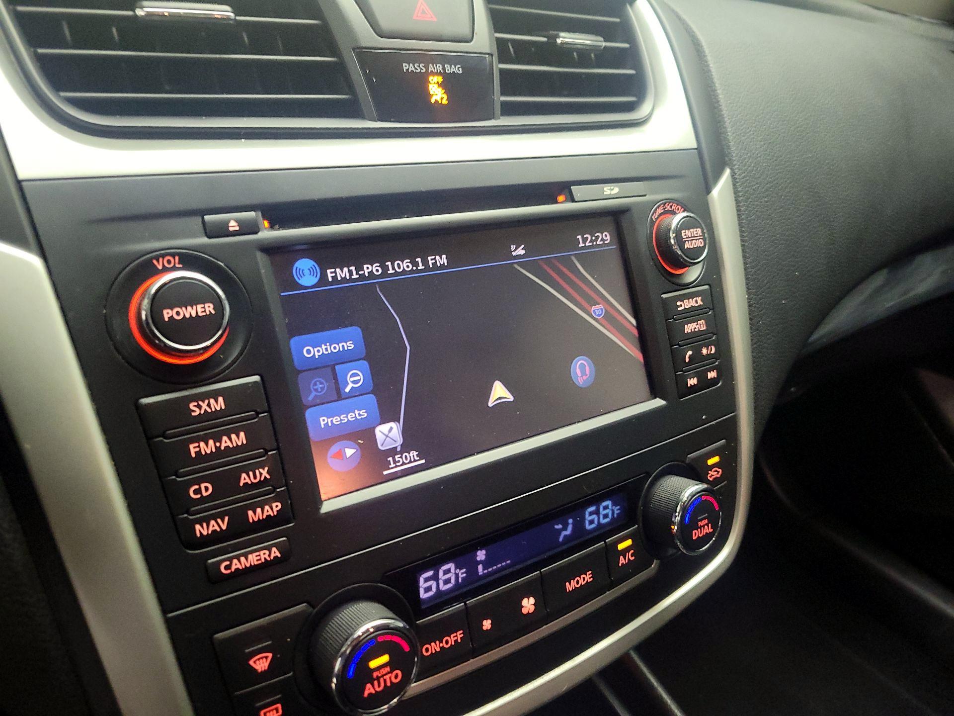 Thumbnail: 2016 Nissan Altima - 14
