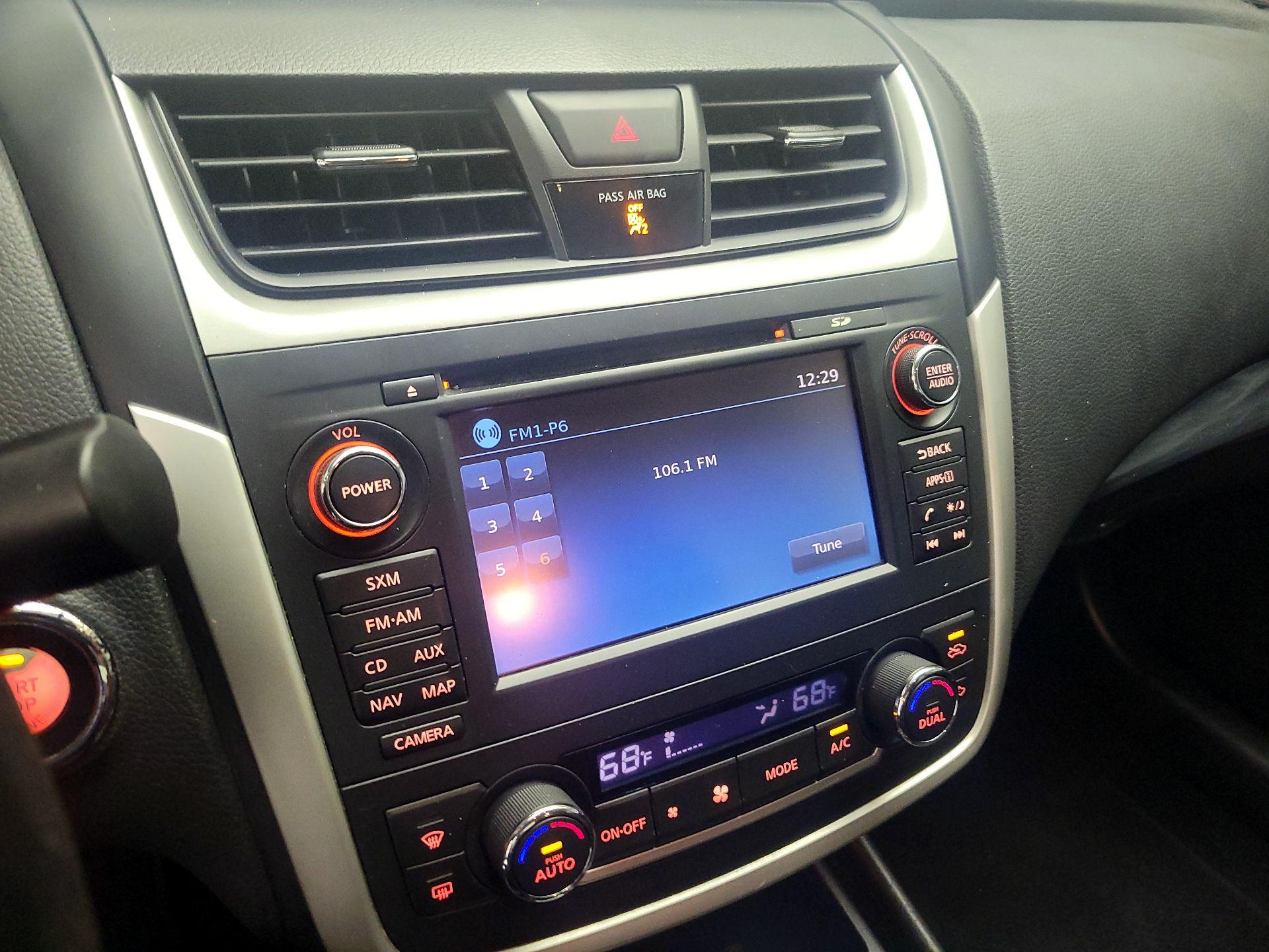 Thumbnail: 2016 Nissan Altima - 16