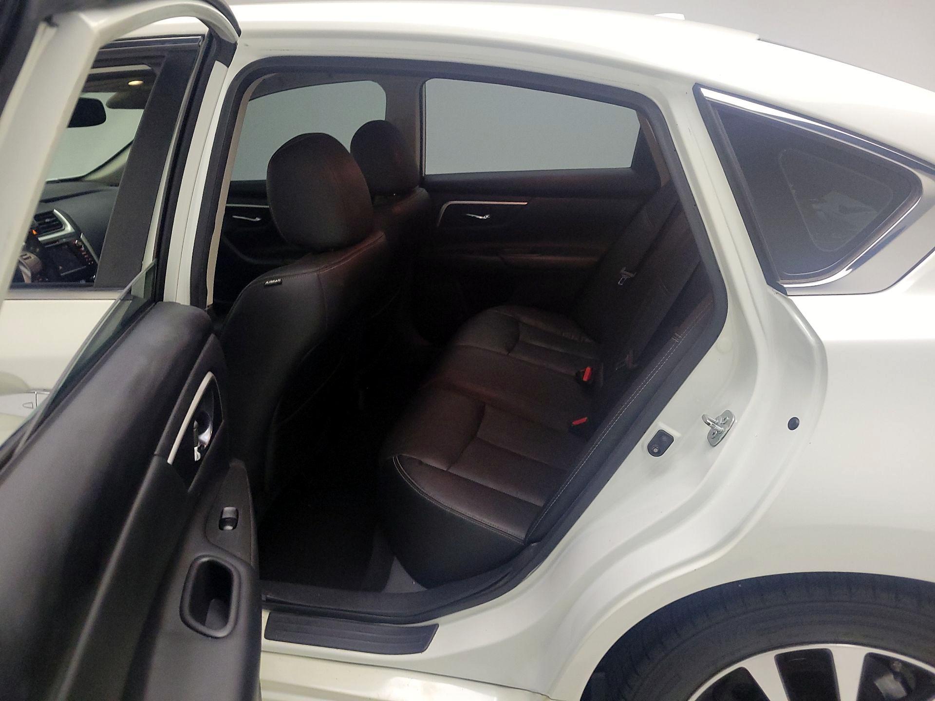 Thumbnail: 2016 Nissan Altima - 20