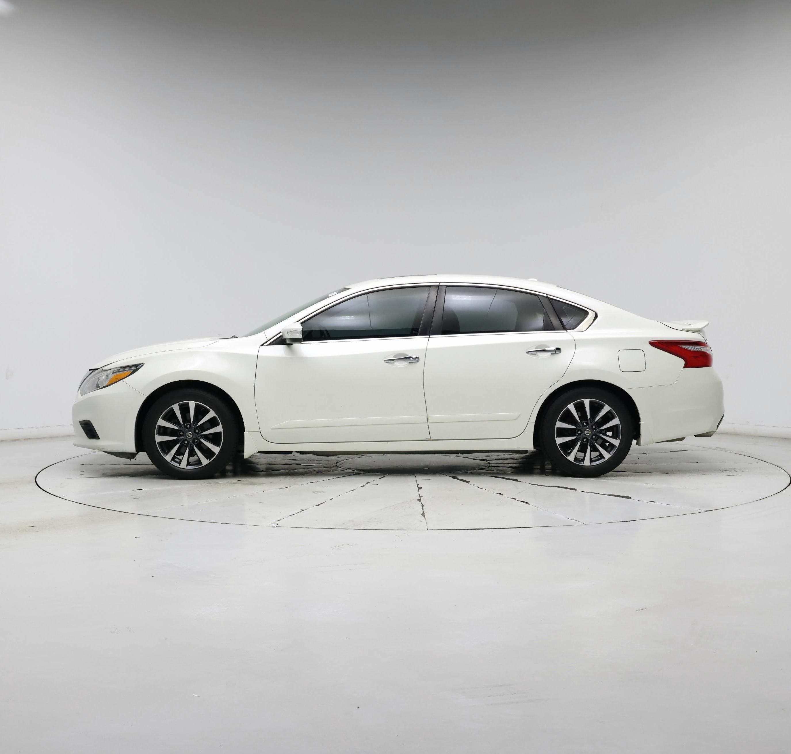 Thumbnail: 2016 Nissan Altima - 3