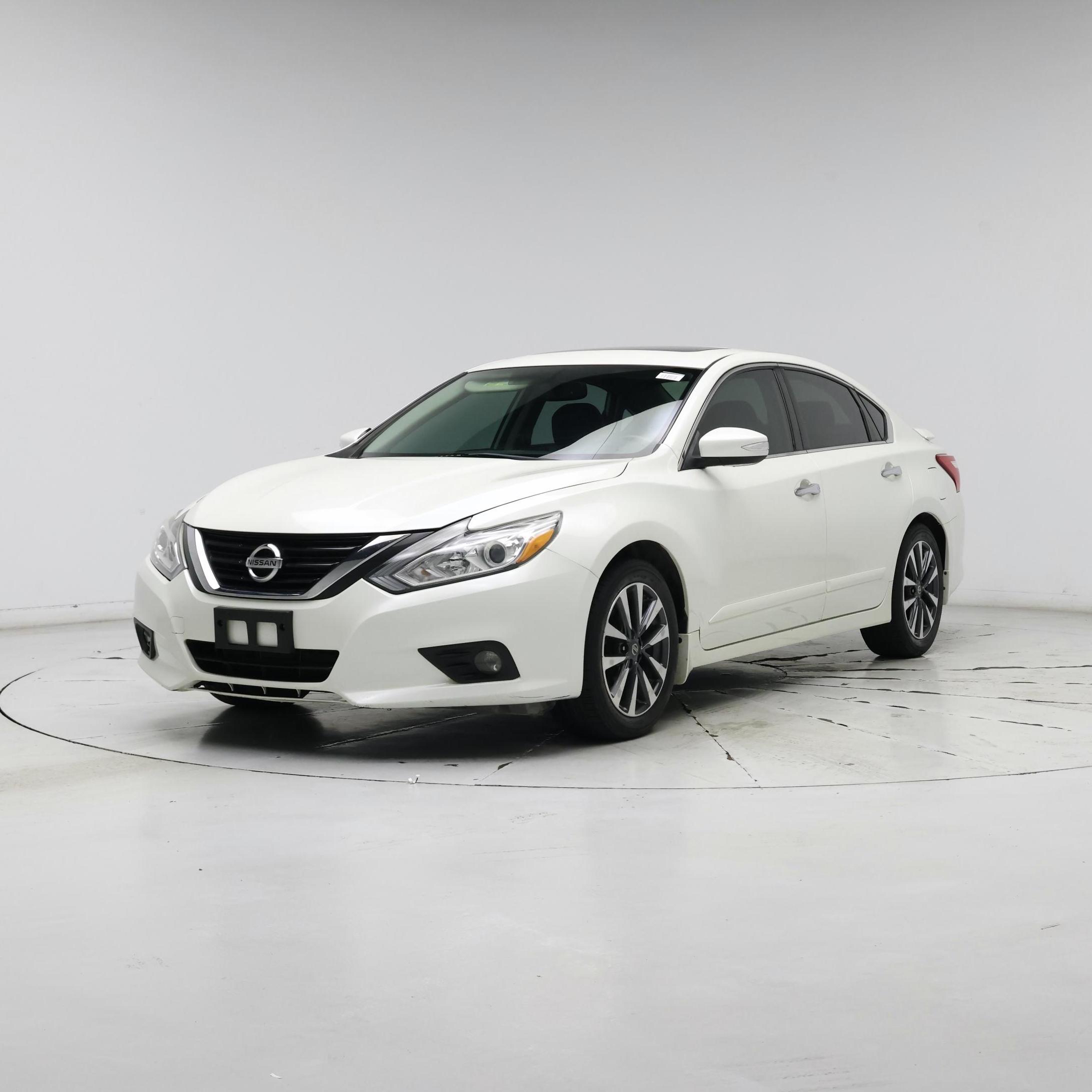 Thumbnail: 2016 Nissan Altima - 4